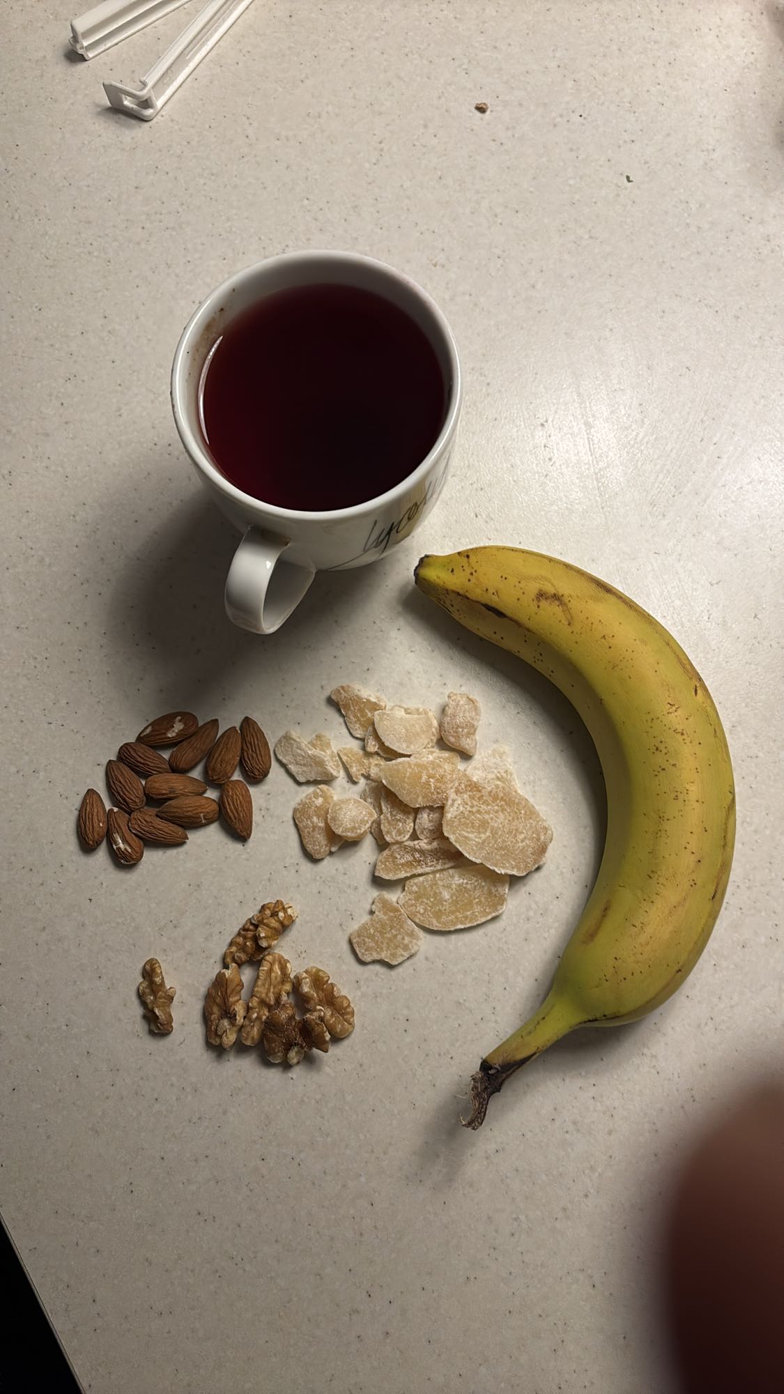 Banan, ingefær, mandler, valnøtt, solbærtoddy