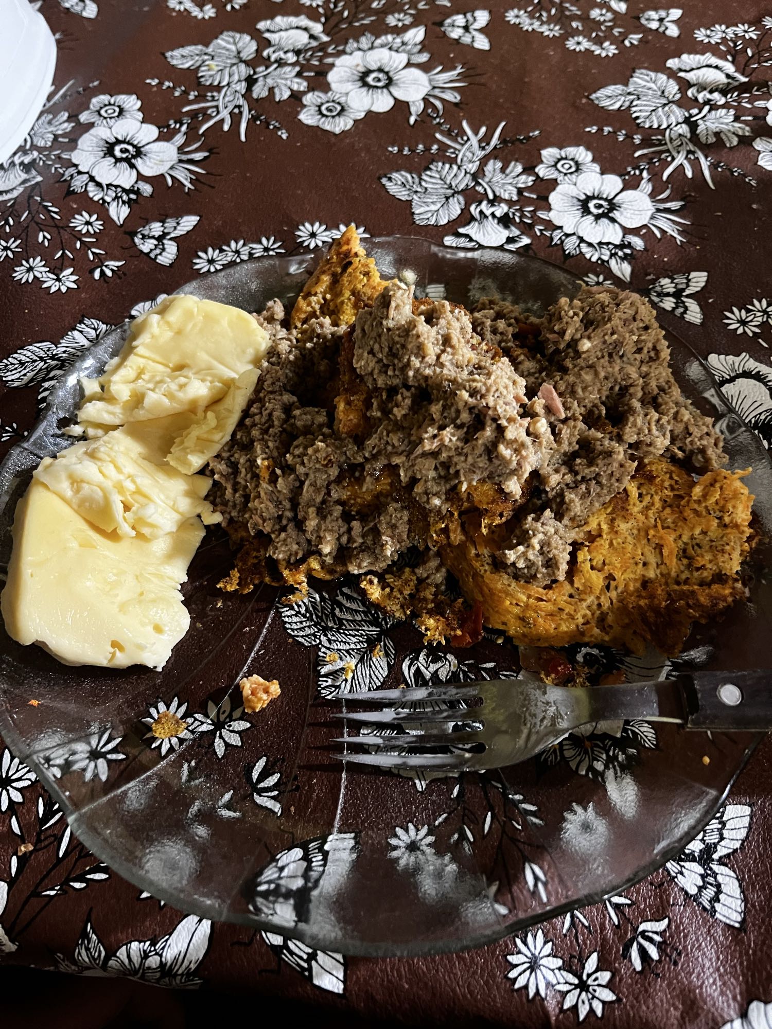 Omelet de atún con queso y zanahoria