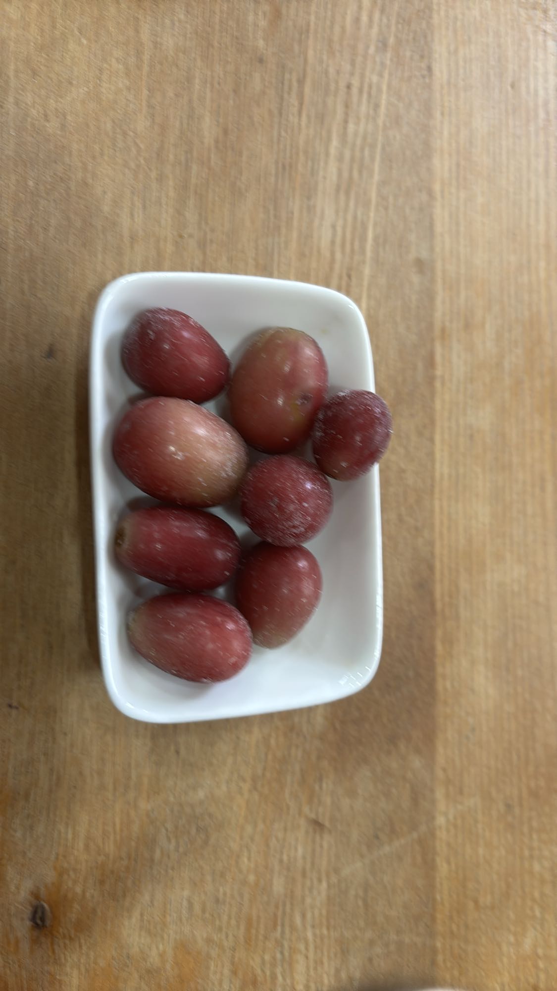 赤ぶどうの小皿