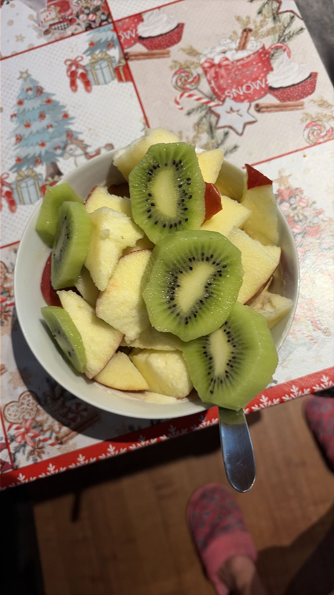 Salată de fructe cu iaurt grecesc și pudră proteică