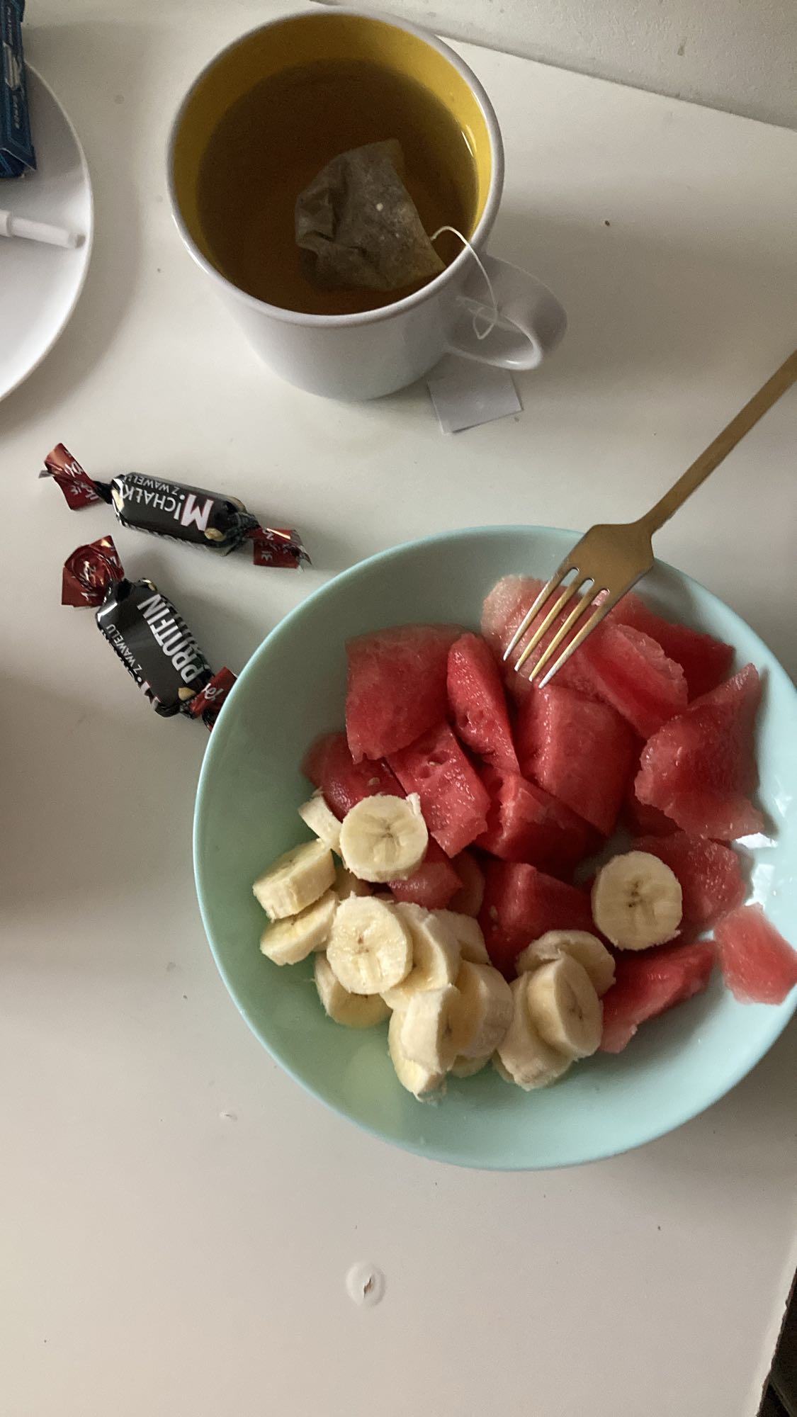 Фрукты и чай