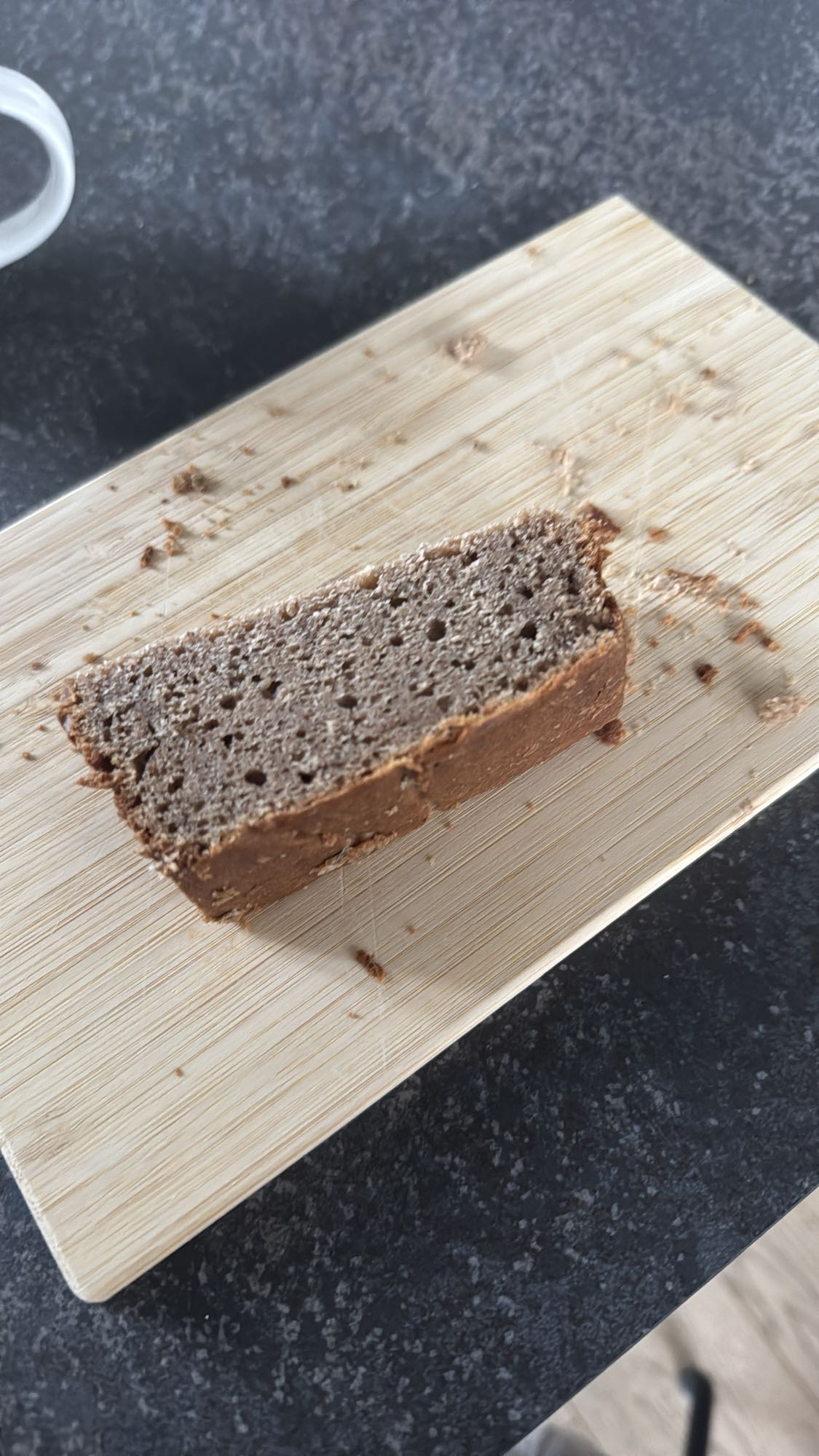 kromka chleba żytniego