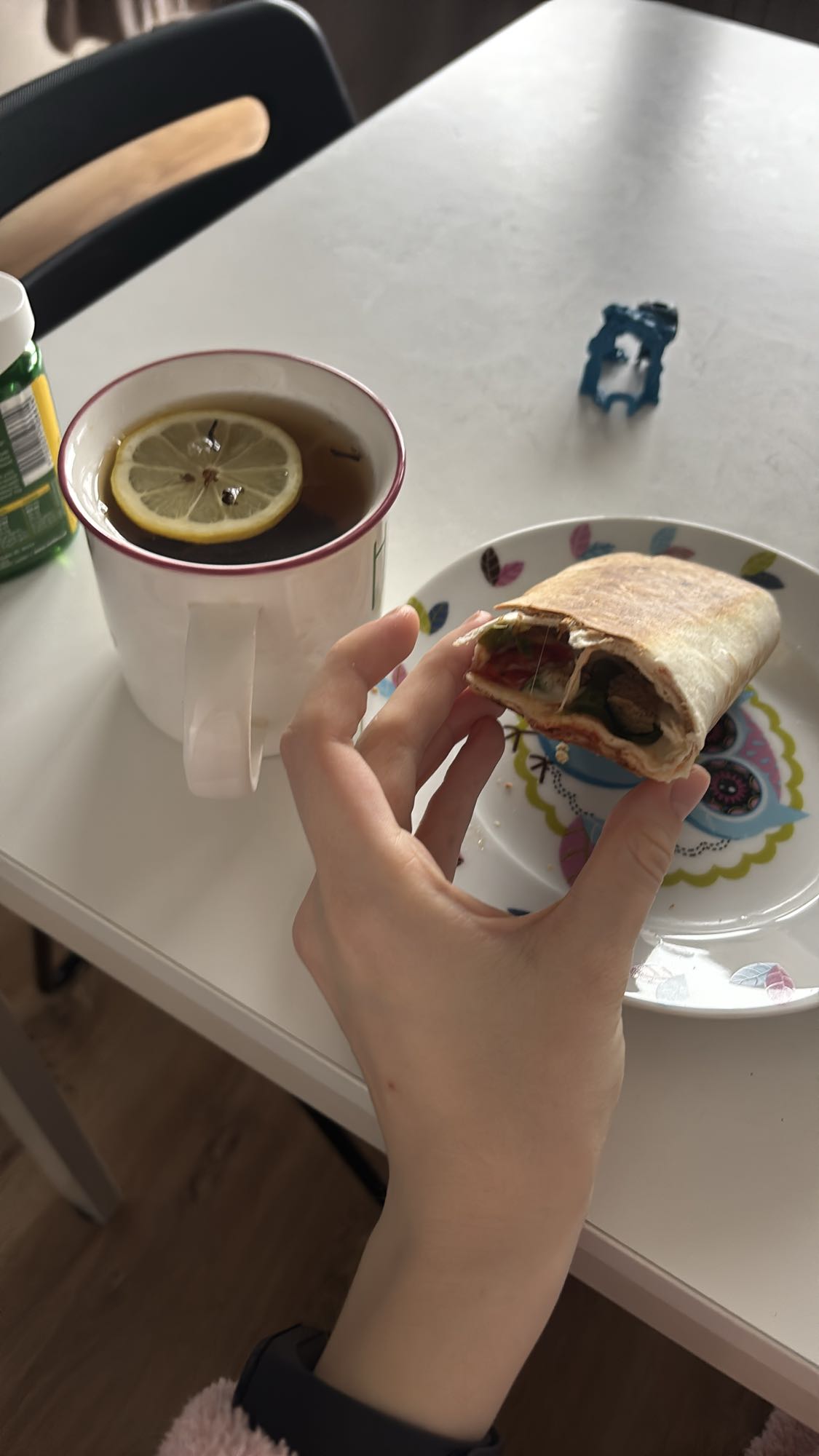 Wrap and lemon tea