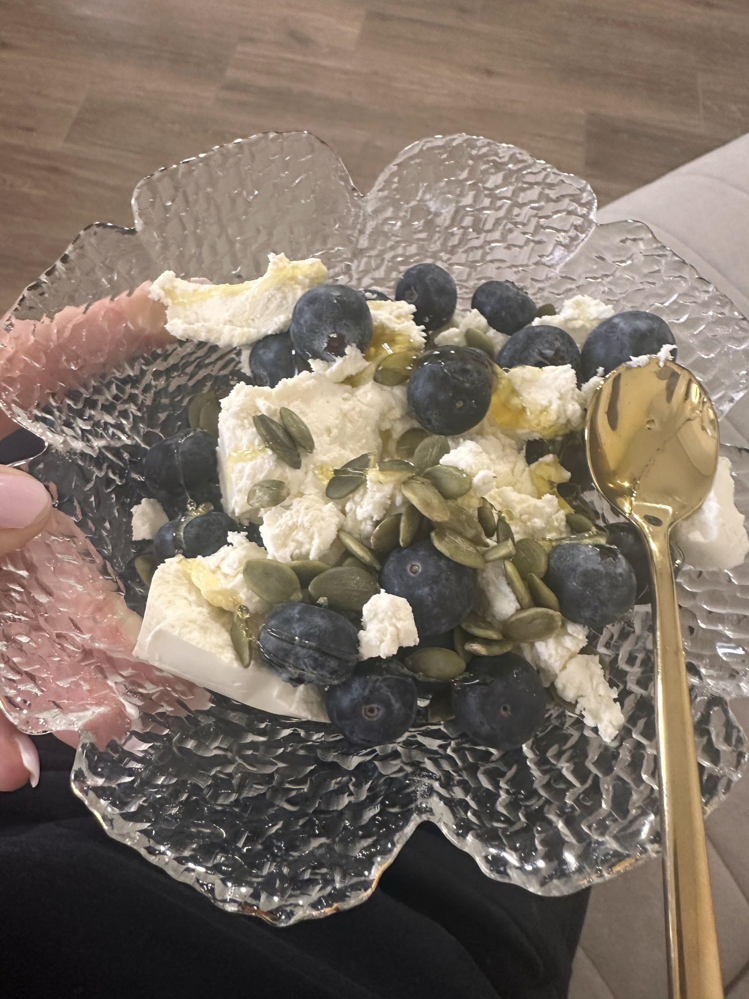 творог с черникой и семечками