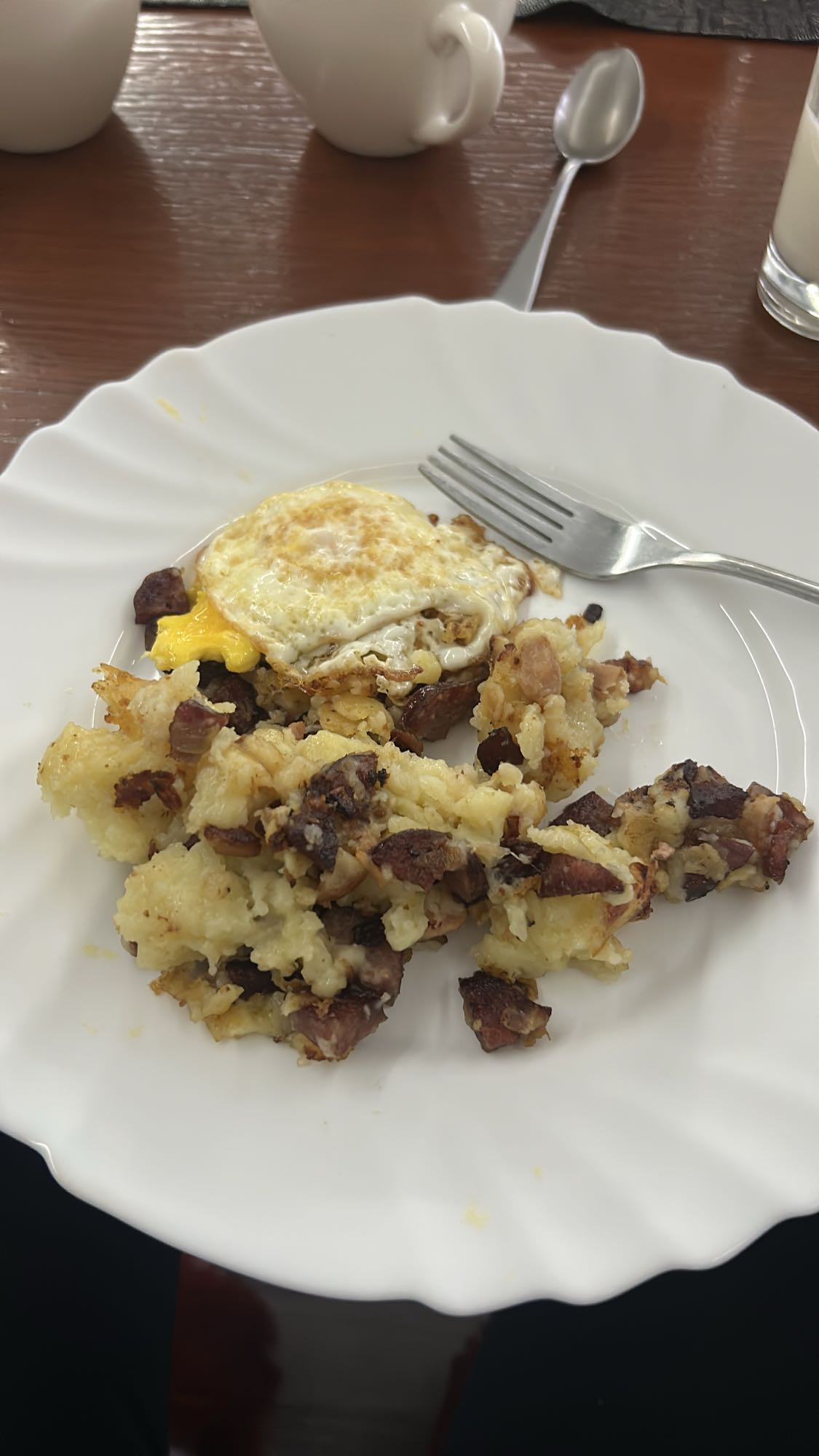 Jajko z ziemniakami i kiełbasą