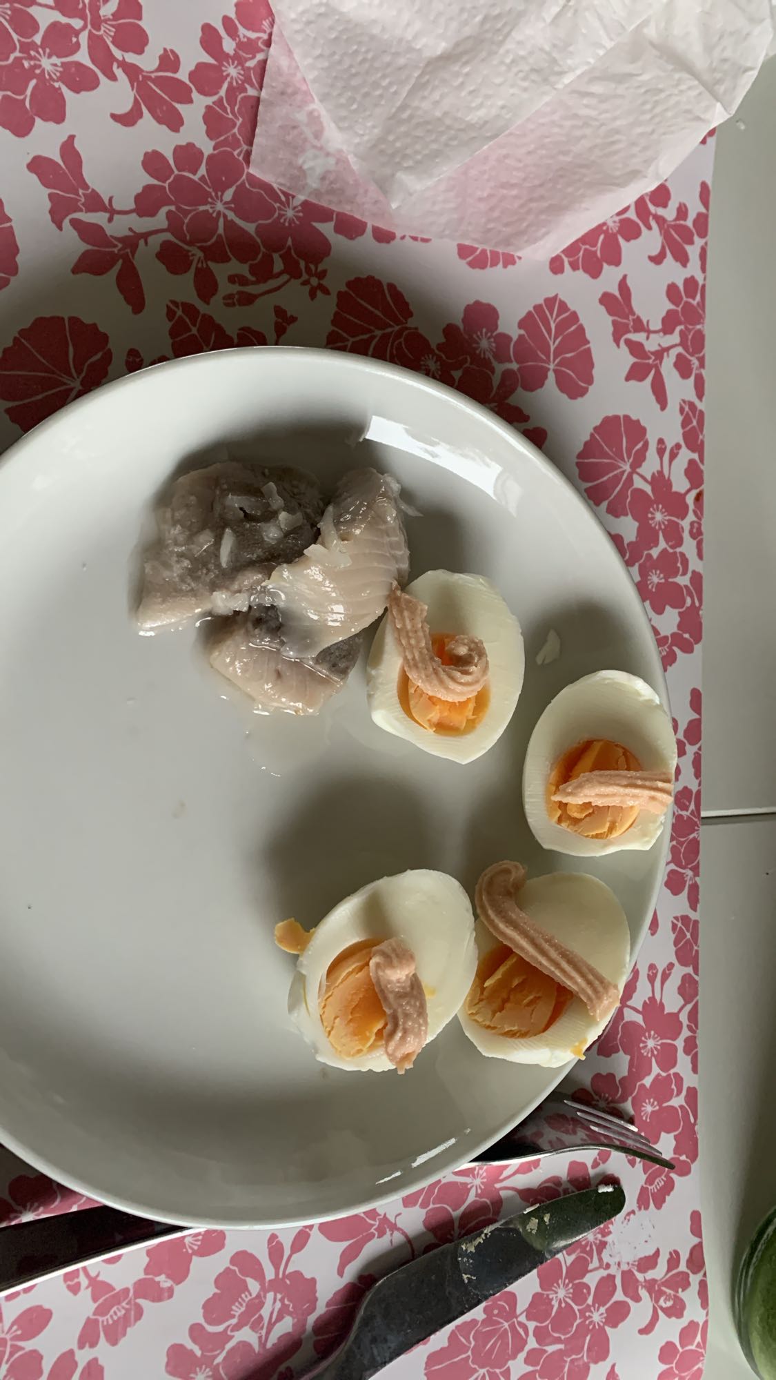 Ägg med sill och kaviar