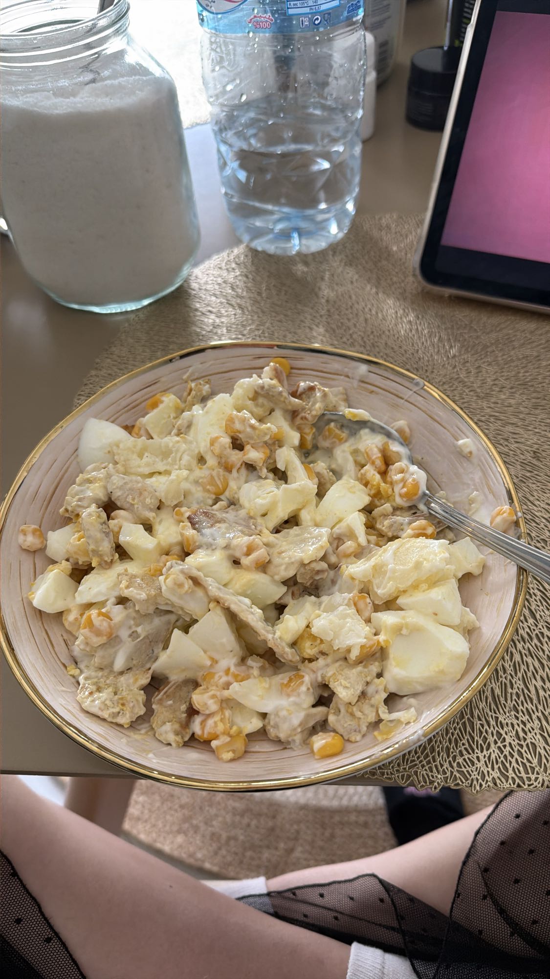 Куриный салат с яйцом