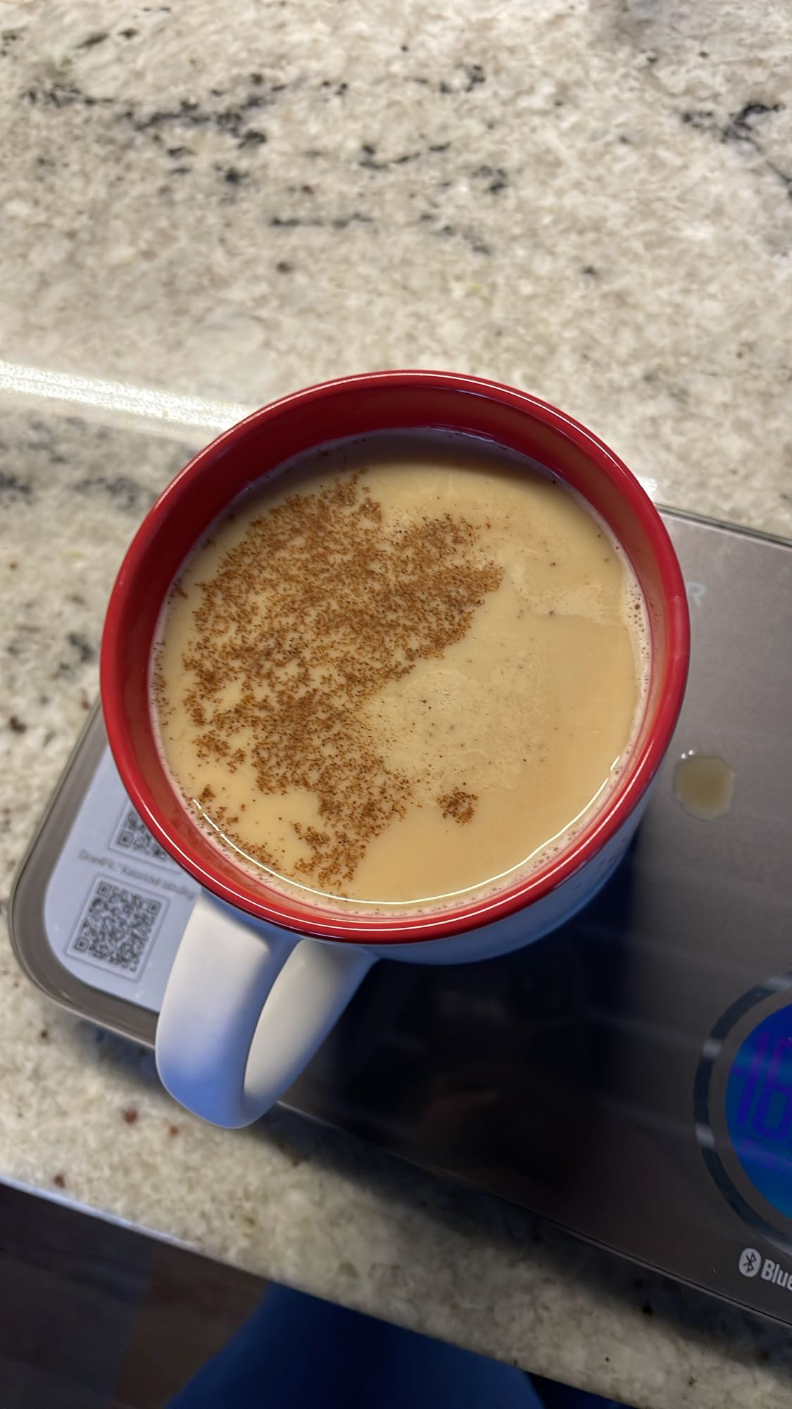 herbata z mlekiem i cynamonem