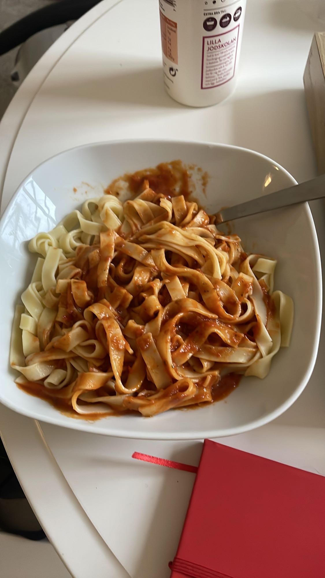 Tagliatelle med tomatsås