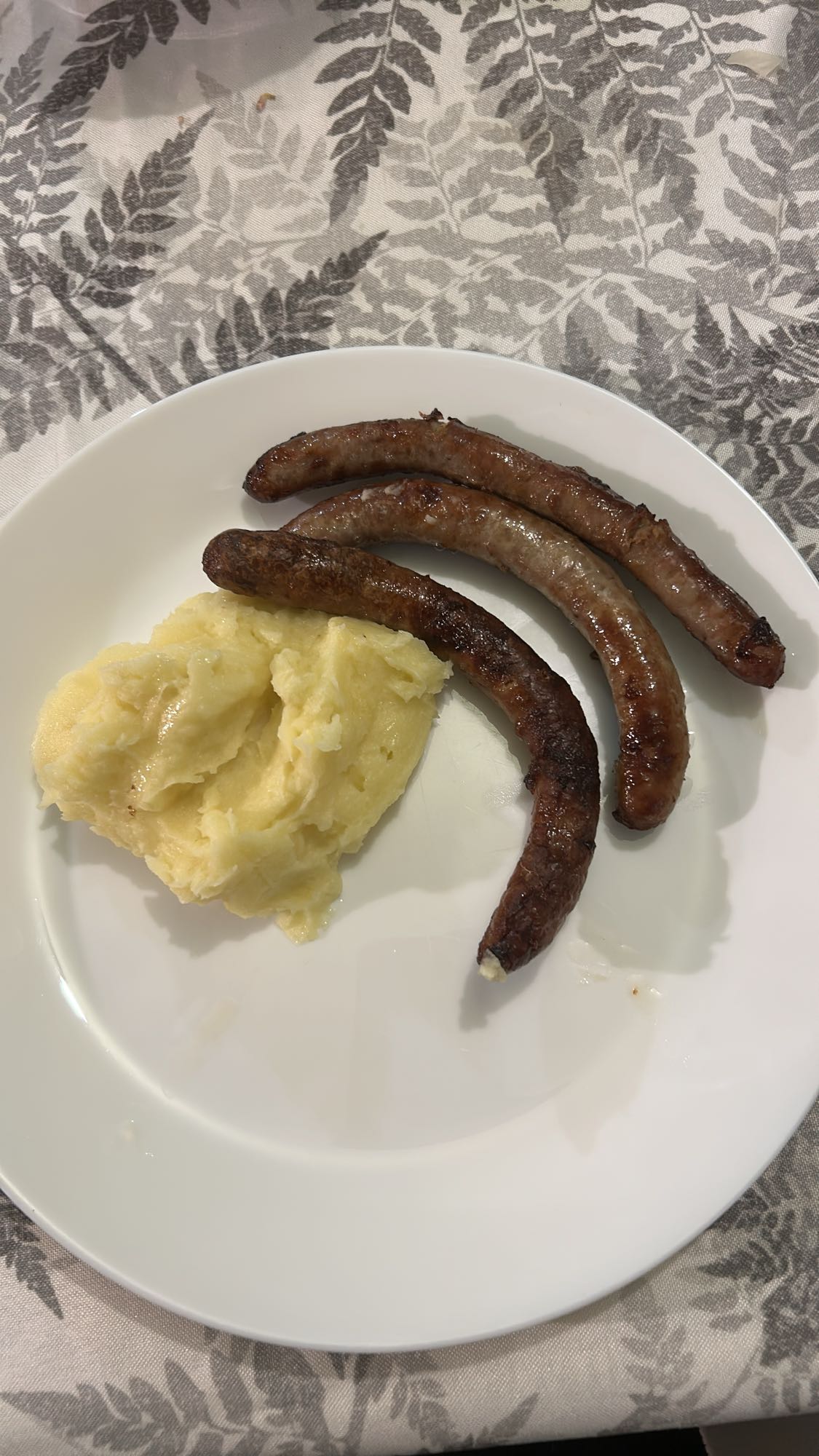 Cârnați cu piure de cartofi