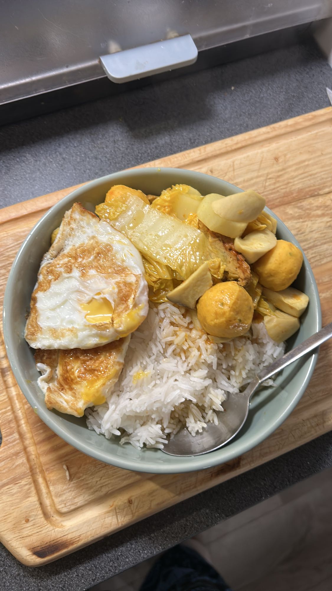 Ris med egg og grønnsaker