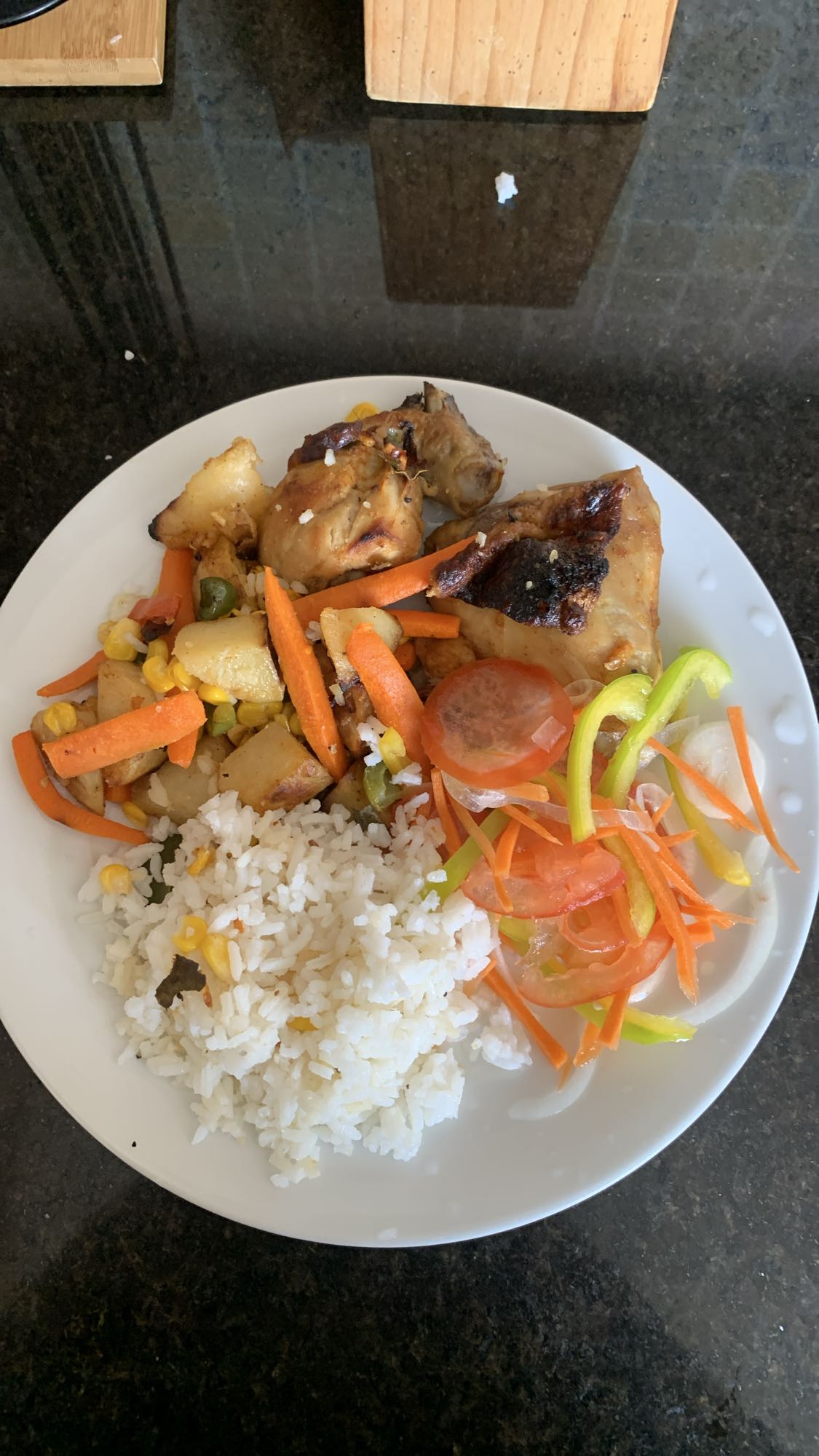Frango com arroz e legumes