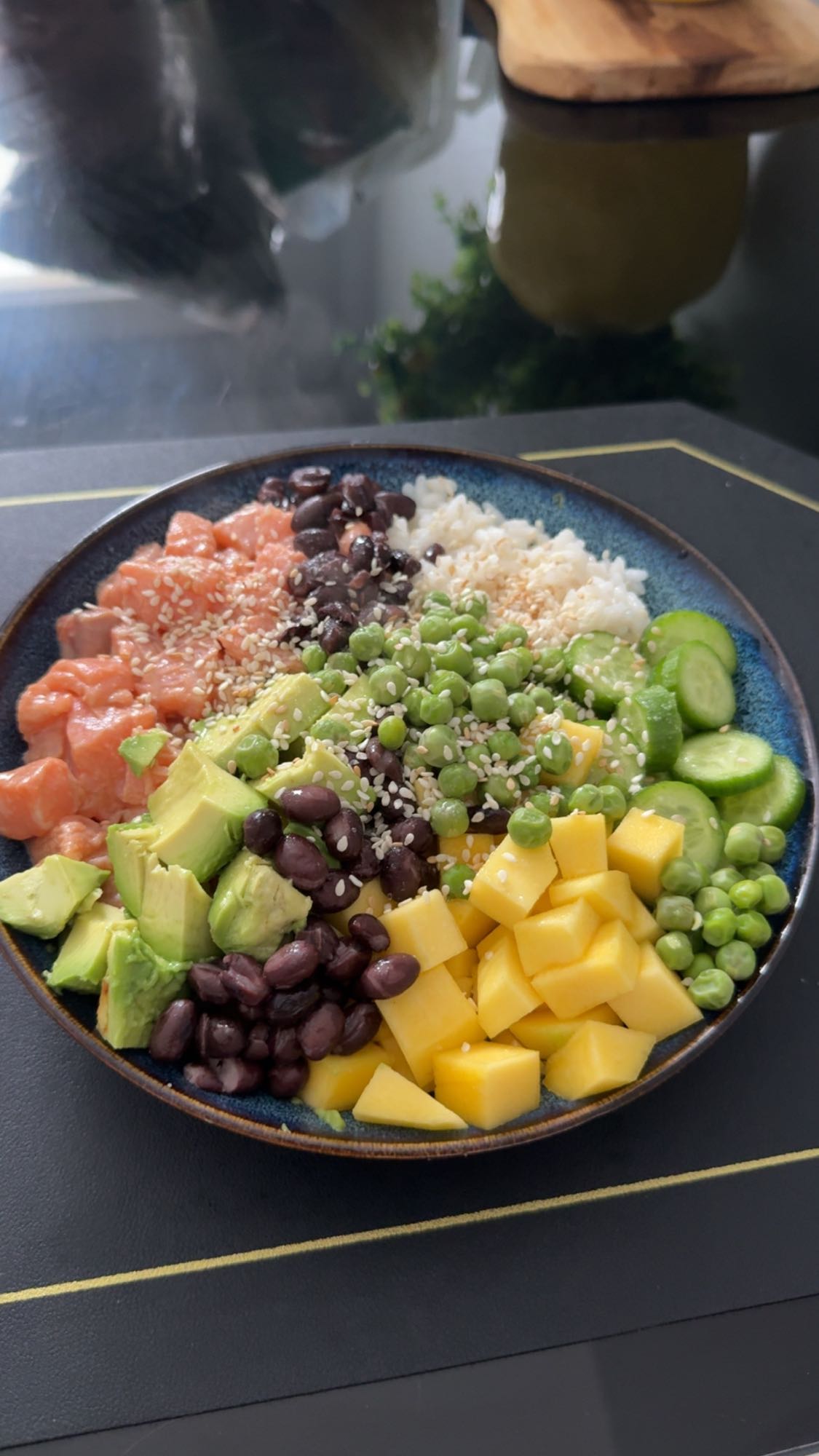 Bol de poke au saumon