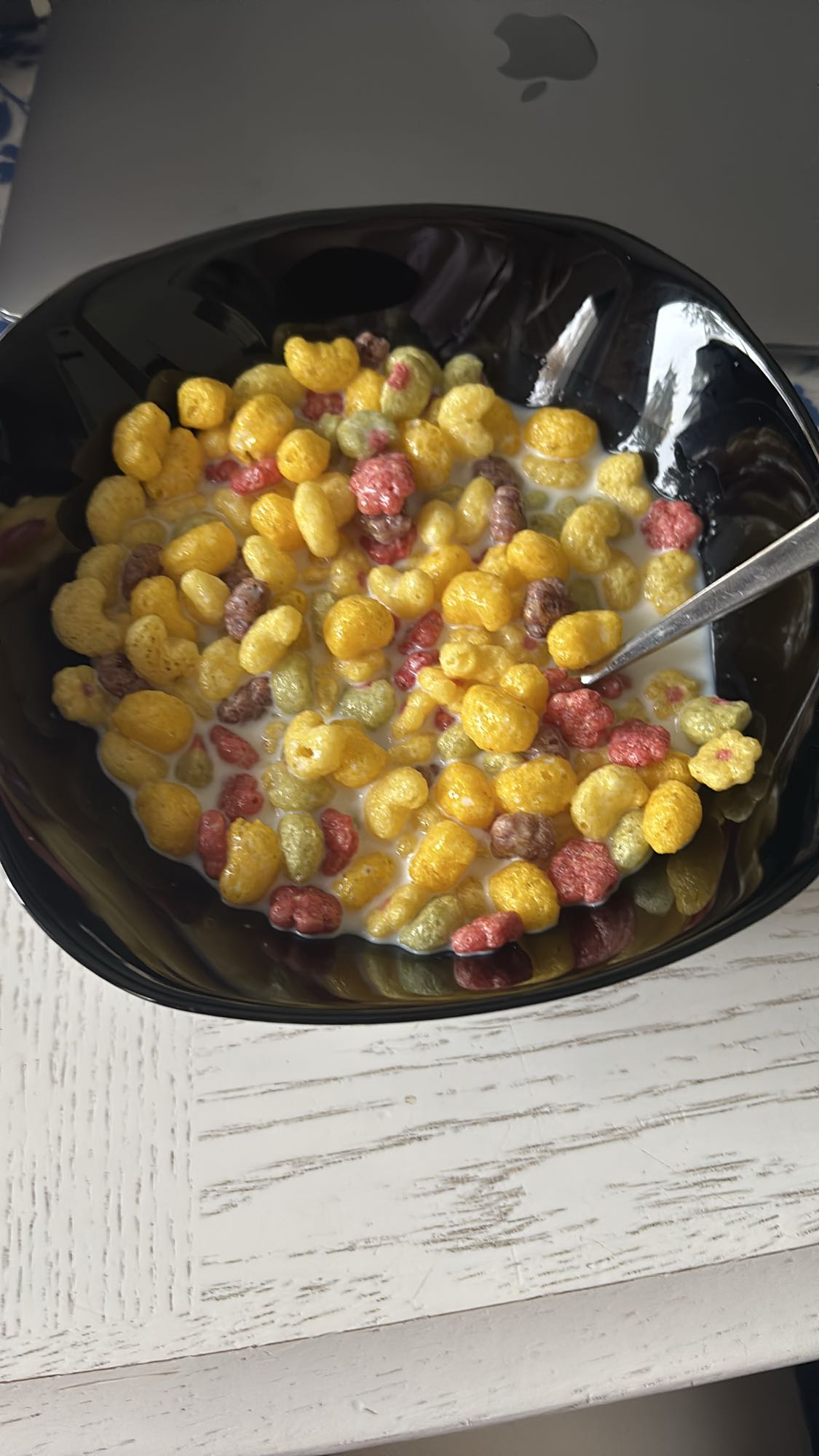 kolorowe płatki z mlekiem