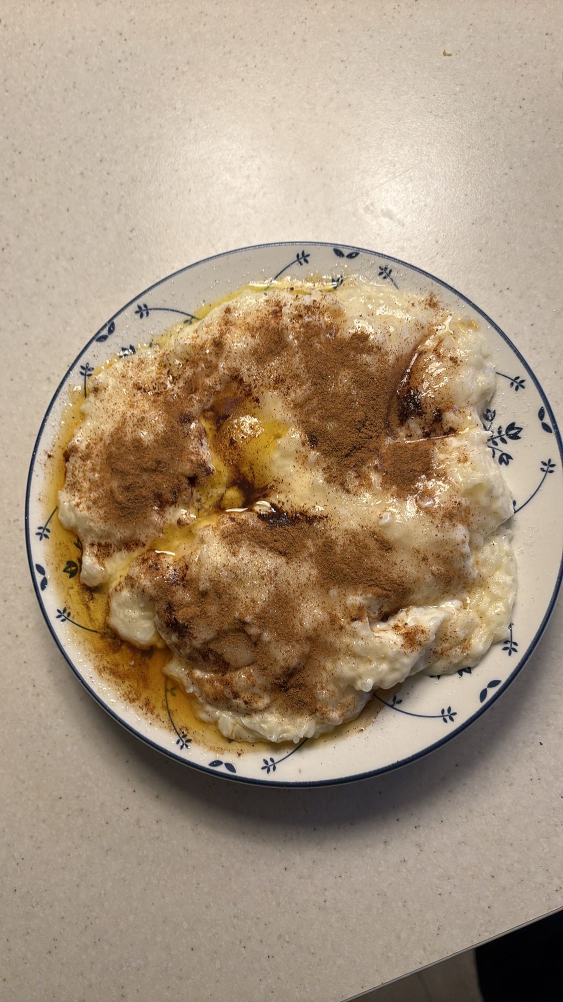 Risgrøt med smør og kanel