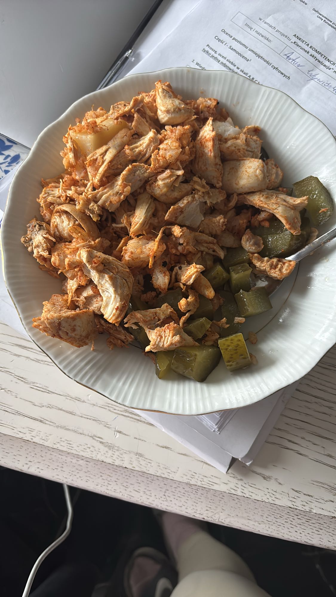 Kurczak z ryżem i ogórkiem