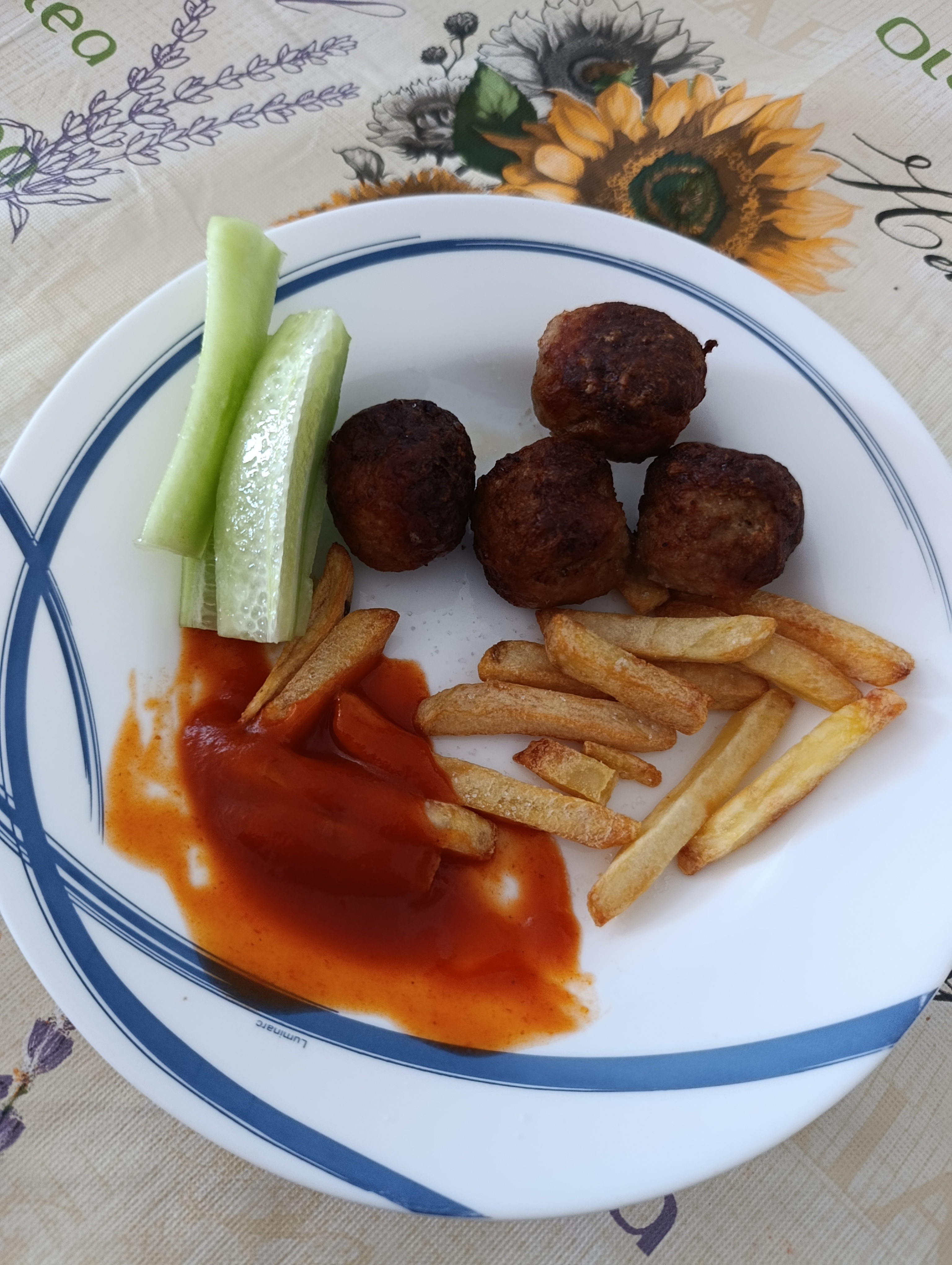 Albóndigas con papas fritas
