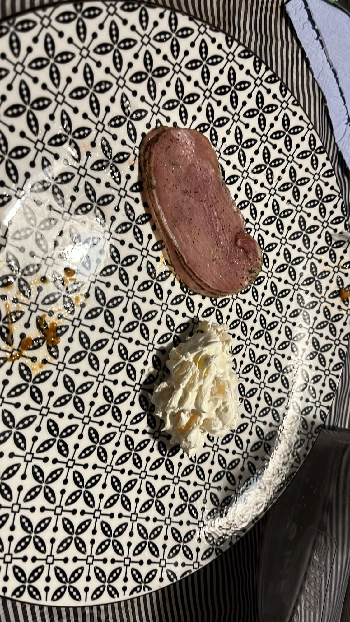 пушено месо с салата