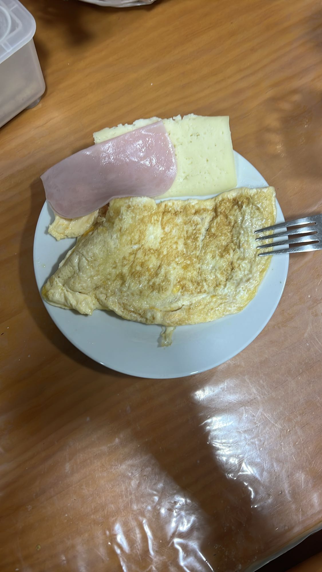 Tortilla con jamón y queso