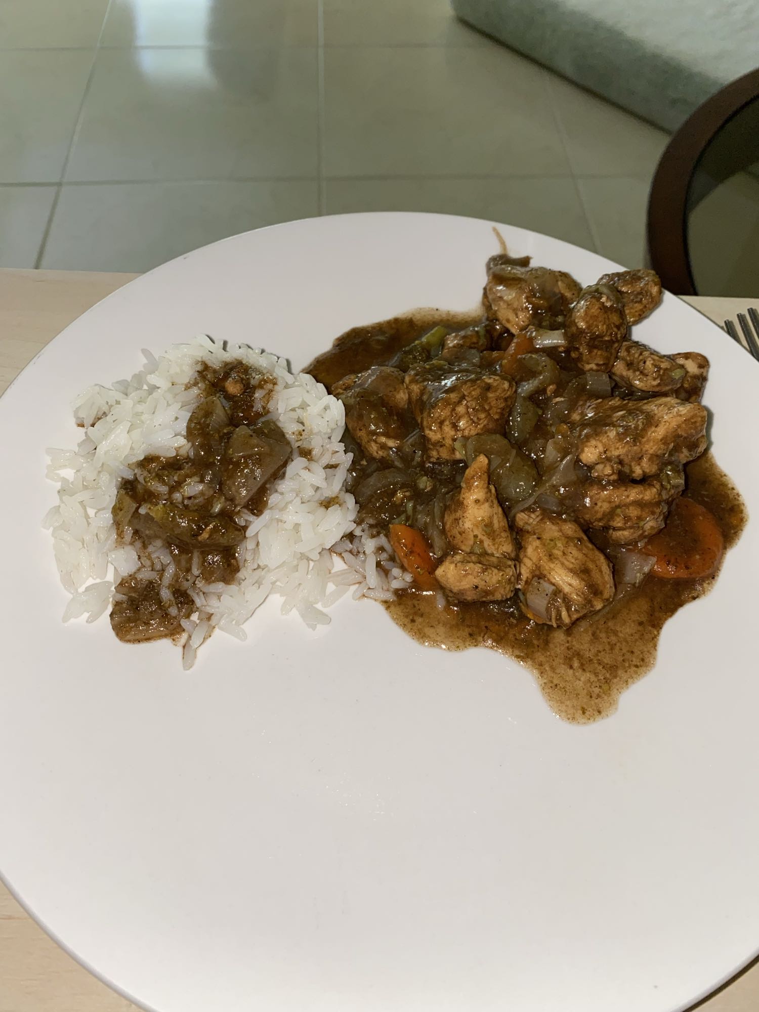 pollo guisado con arroz