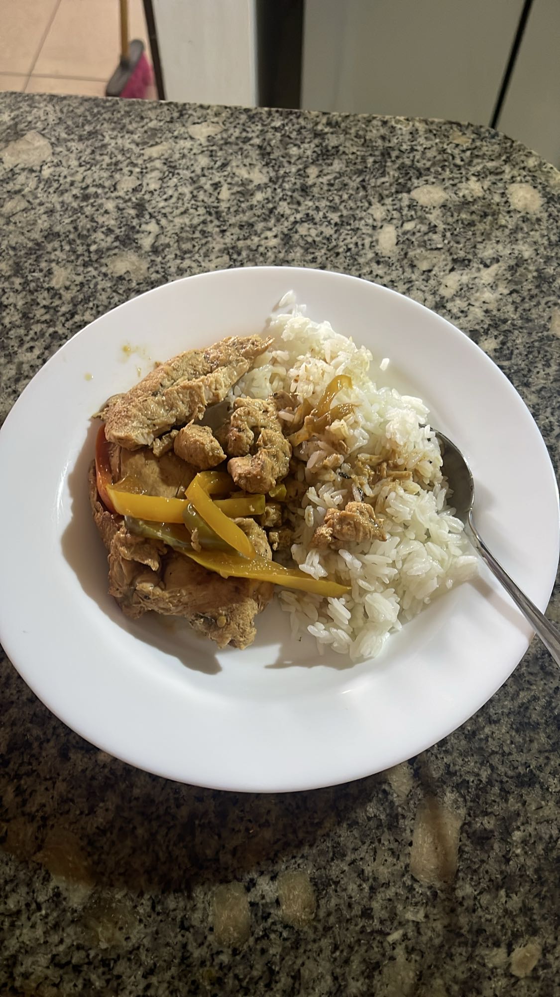 Pollo con arroz y pimientos