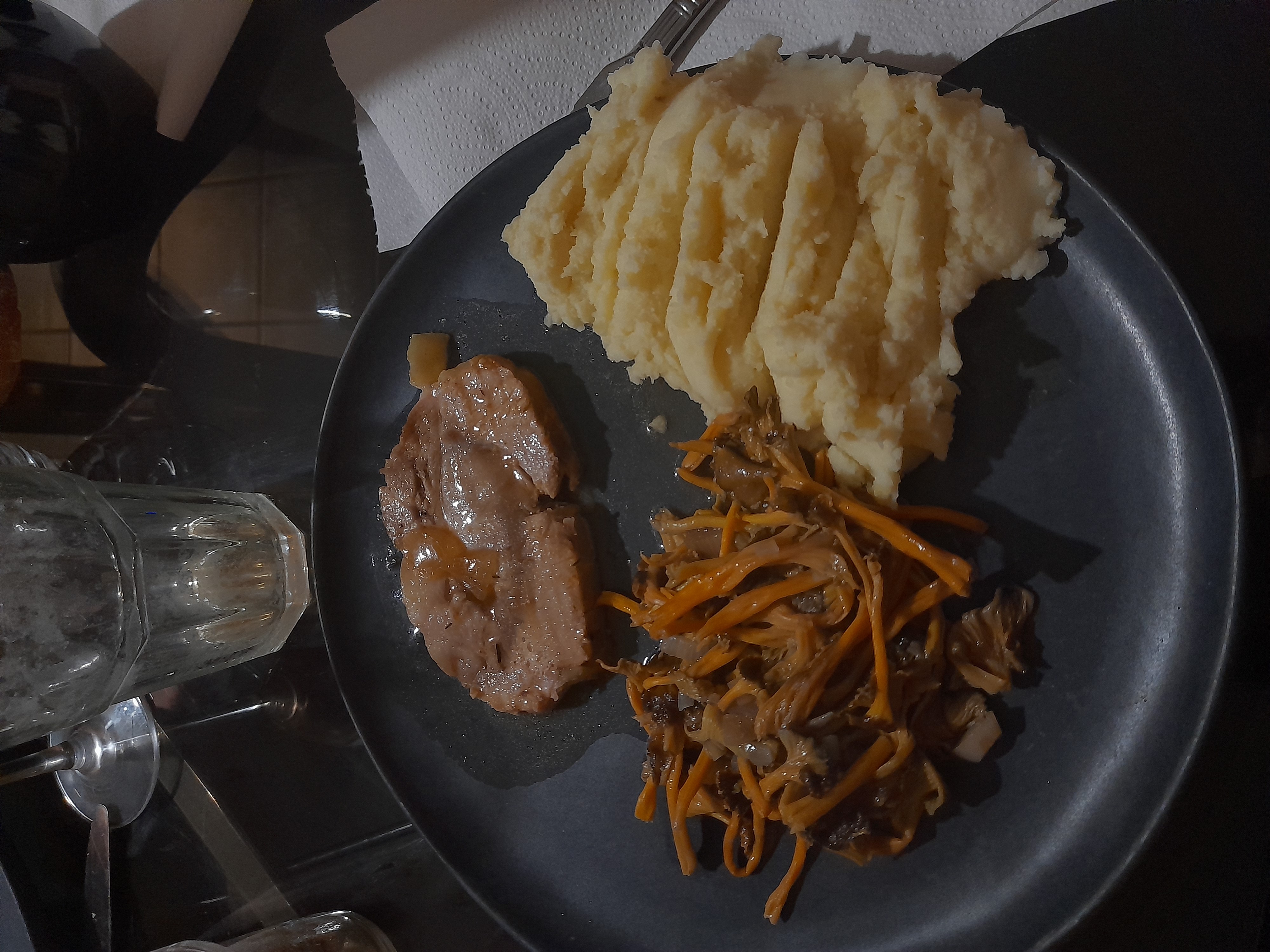 Purée, porc et légumes