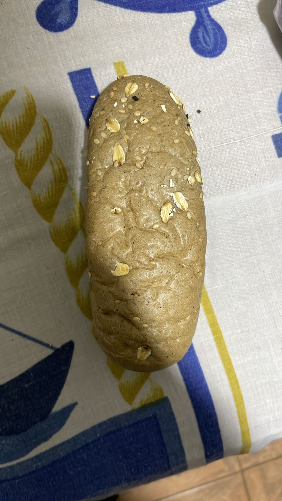 Whole grain bread roll