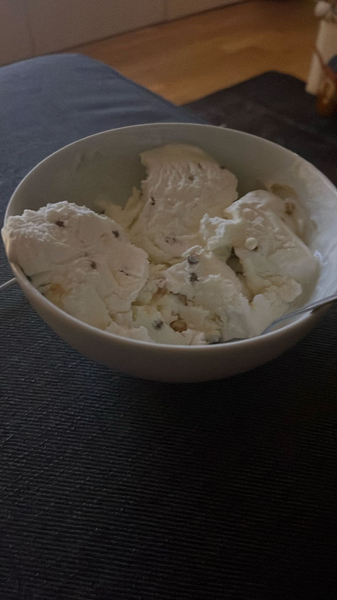 Glass med chokladbitar