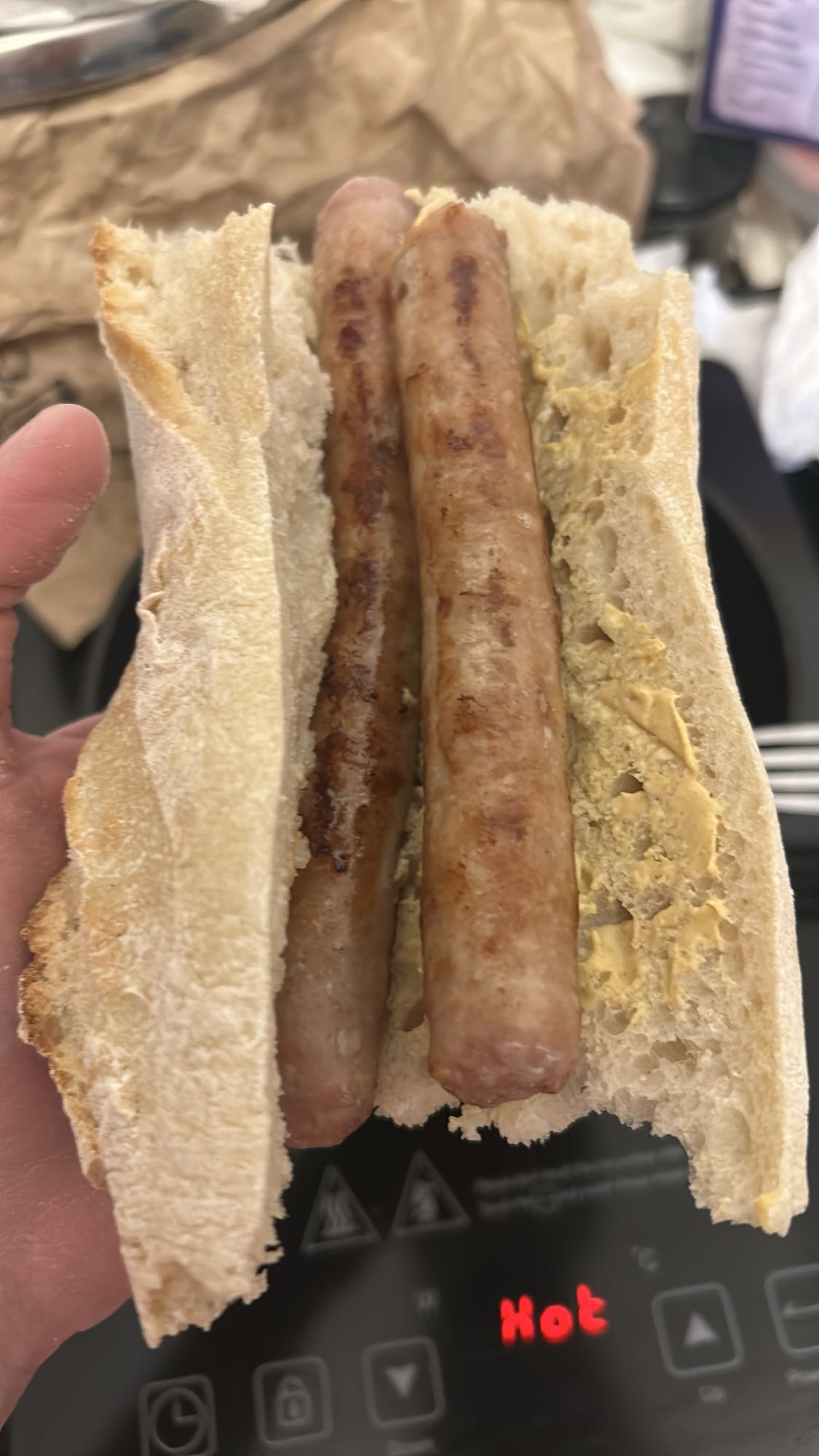 Sandwich saucisse moutarde
