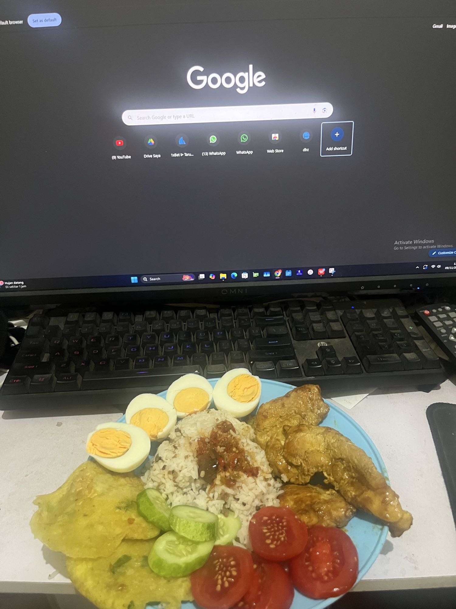 Nasi ayam telur lalapan