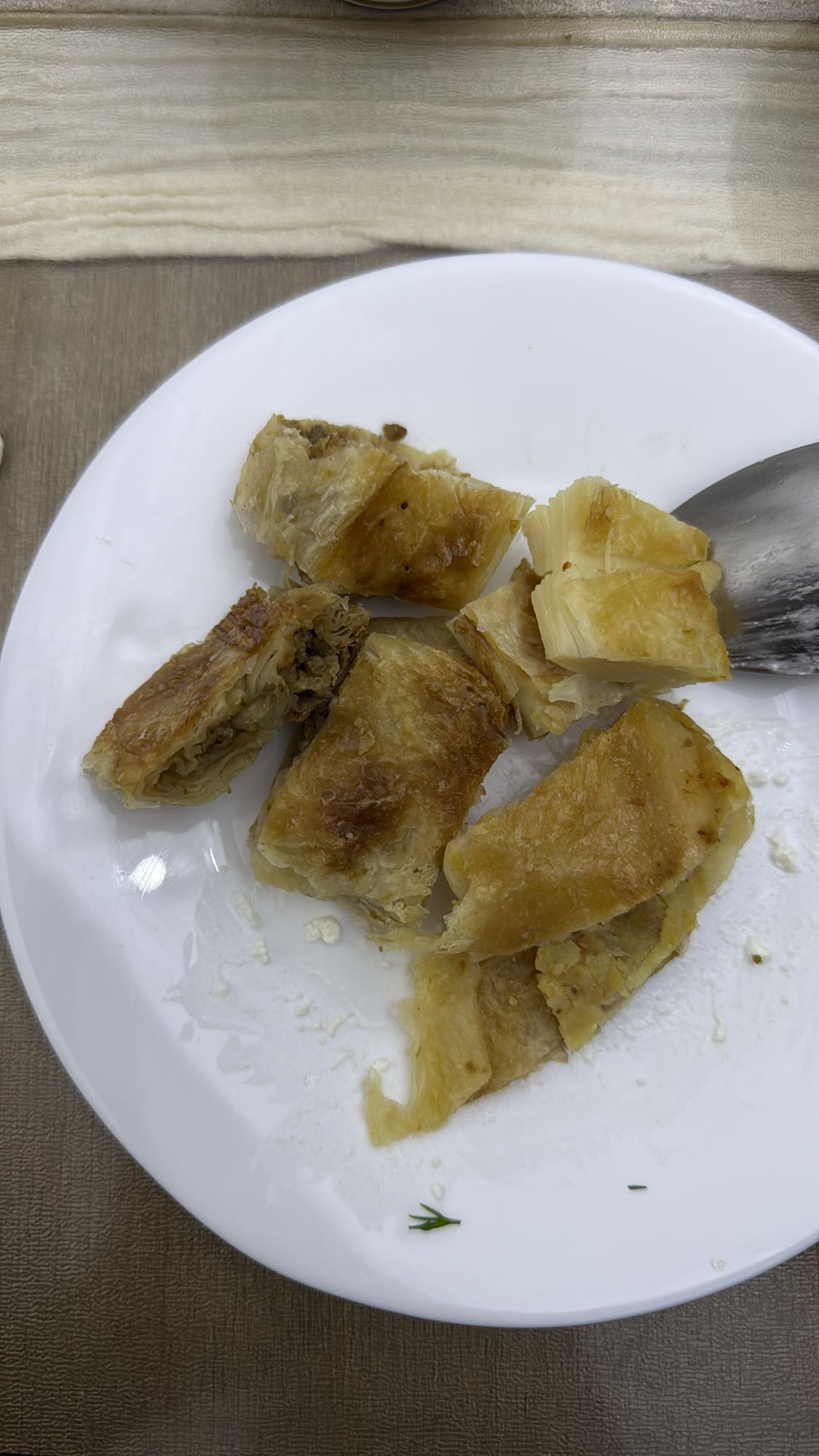 мясной слоеный пирог