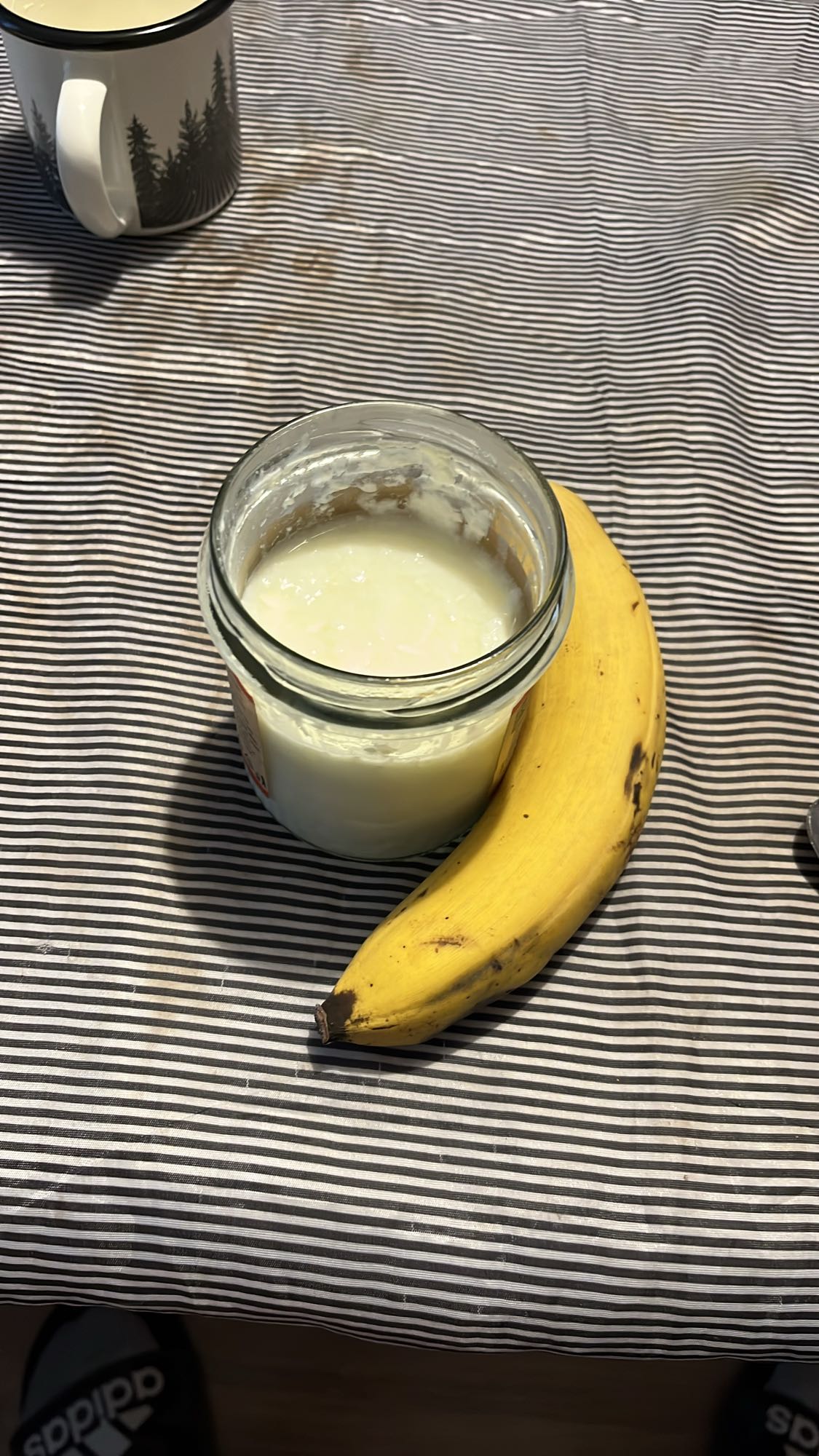 Банан с кисело мляко