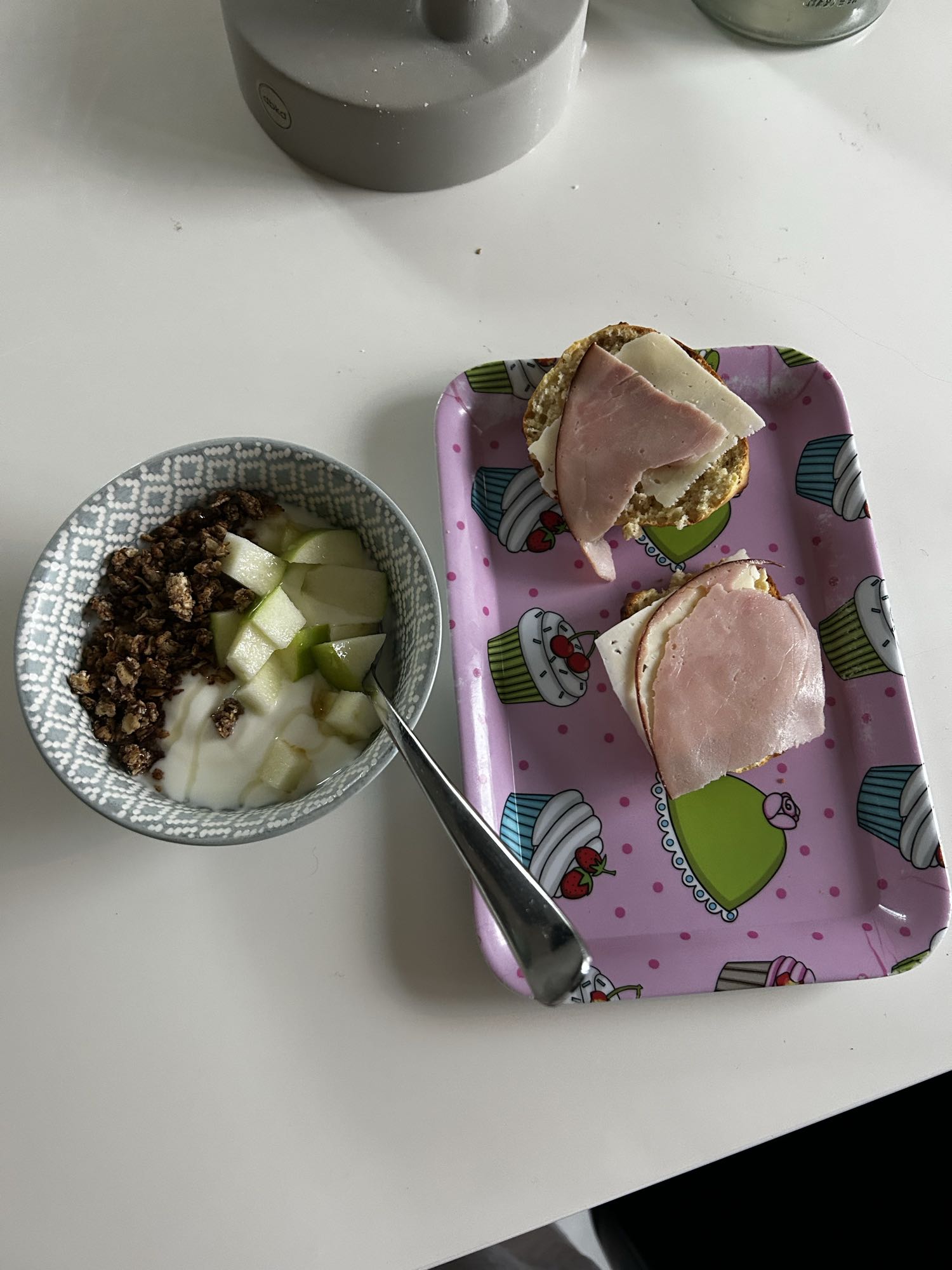 Yoghurt och smörgåsar