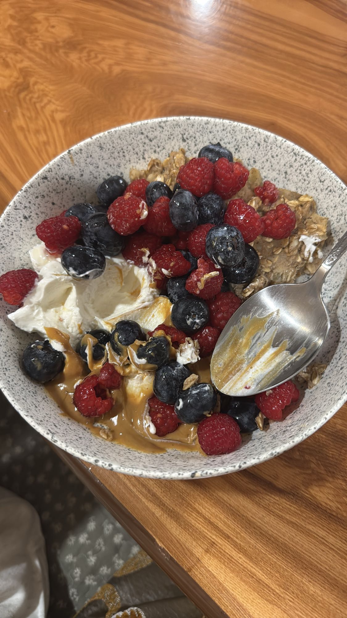 Berry Yogurt Oats Bowl