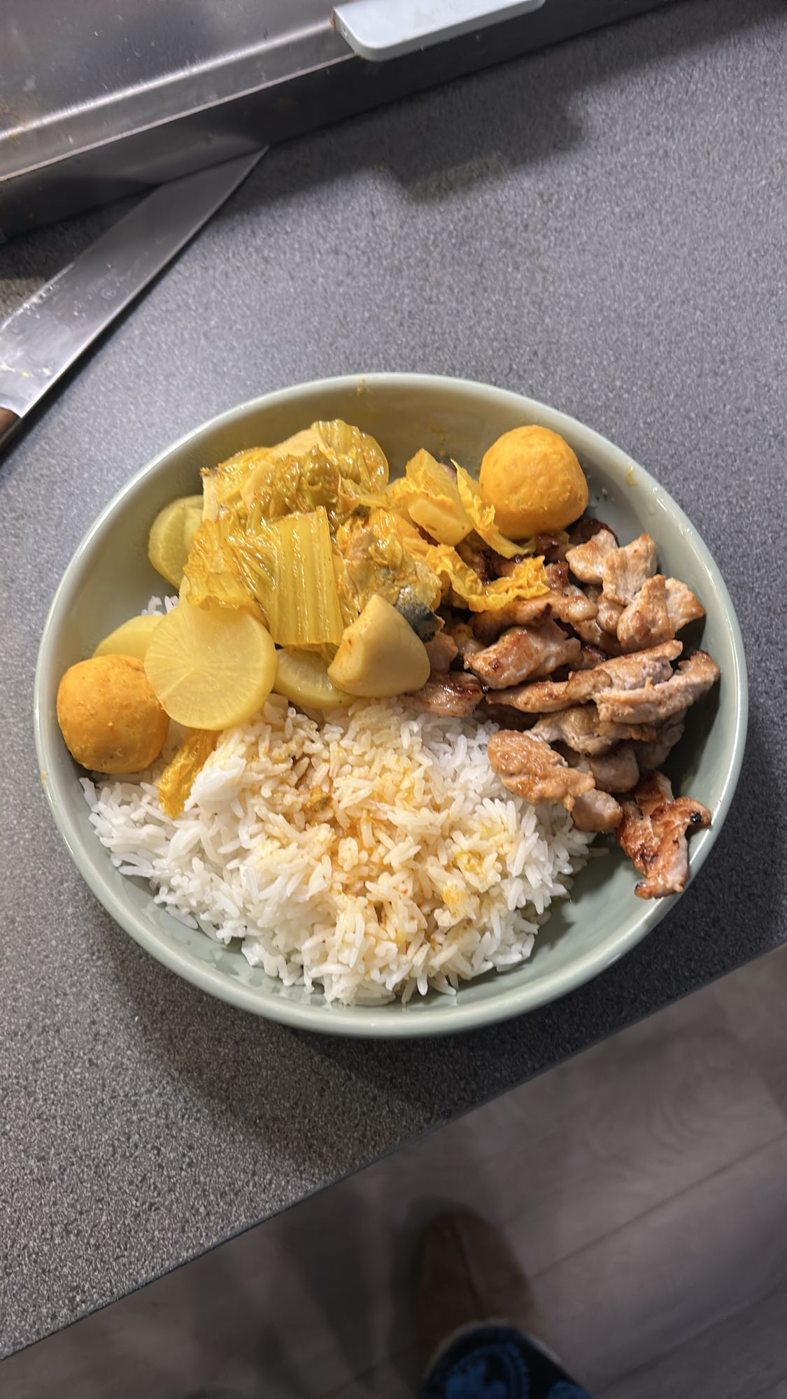 Ris med svinekjøtt og grønnsaker