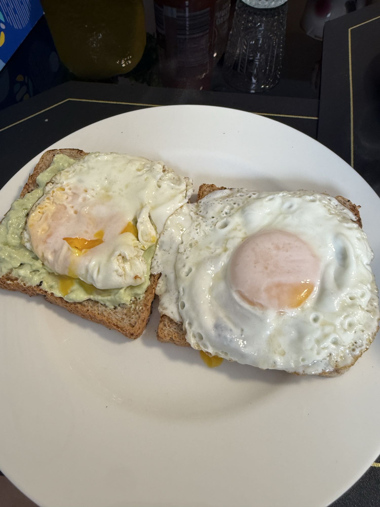 Tartines œuf avocat