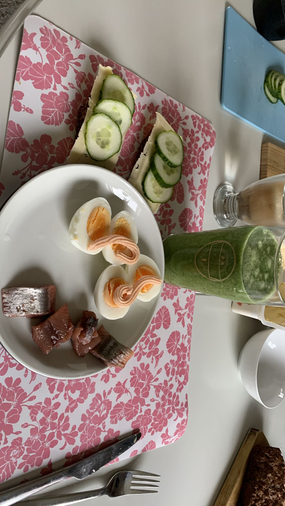 Frukost med ägg & sill