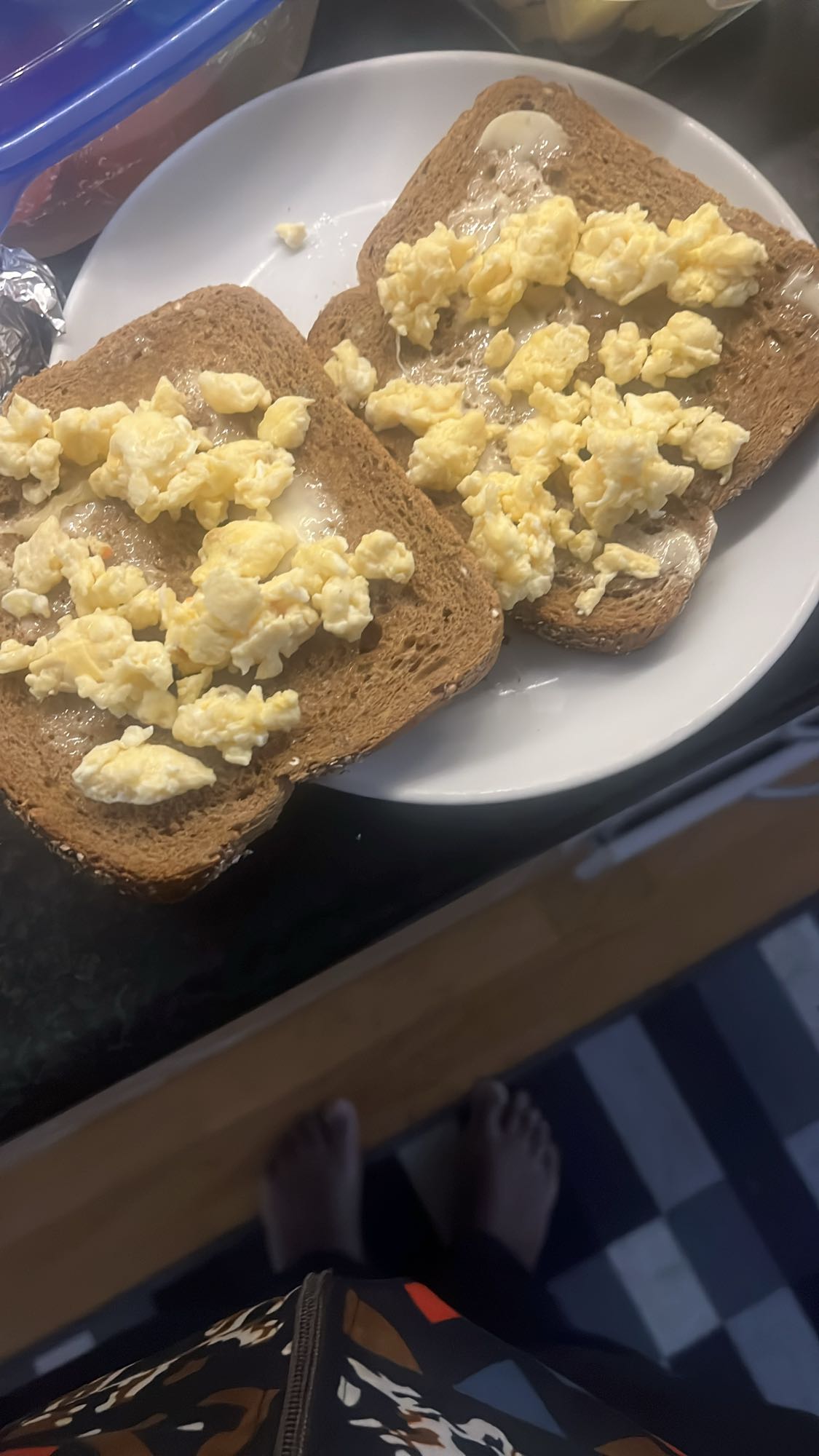 Äggröra på rostat bröd