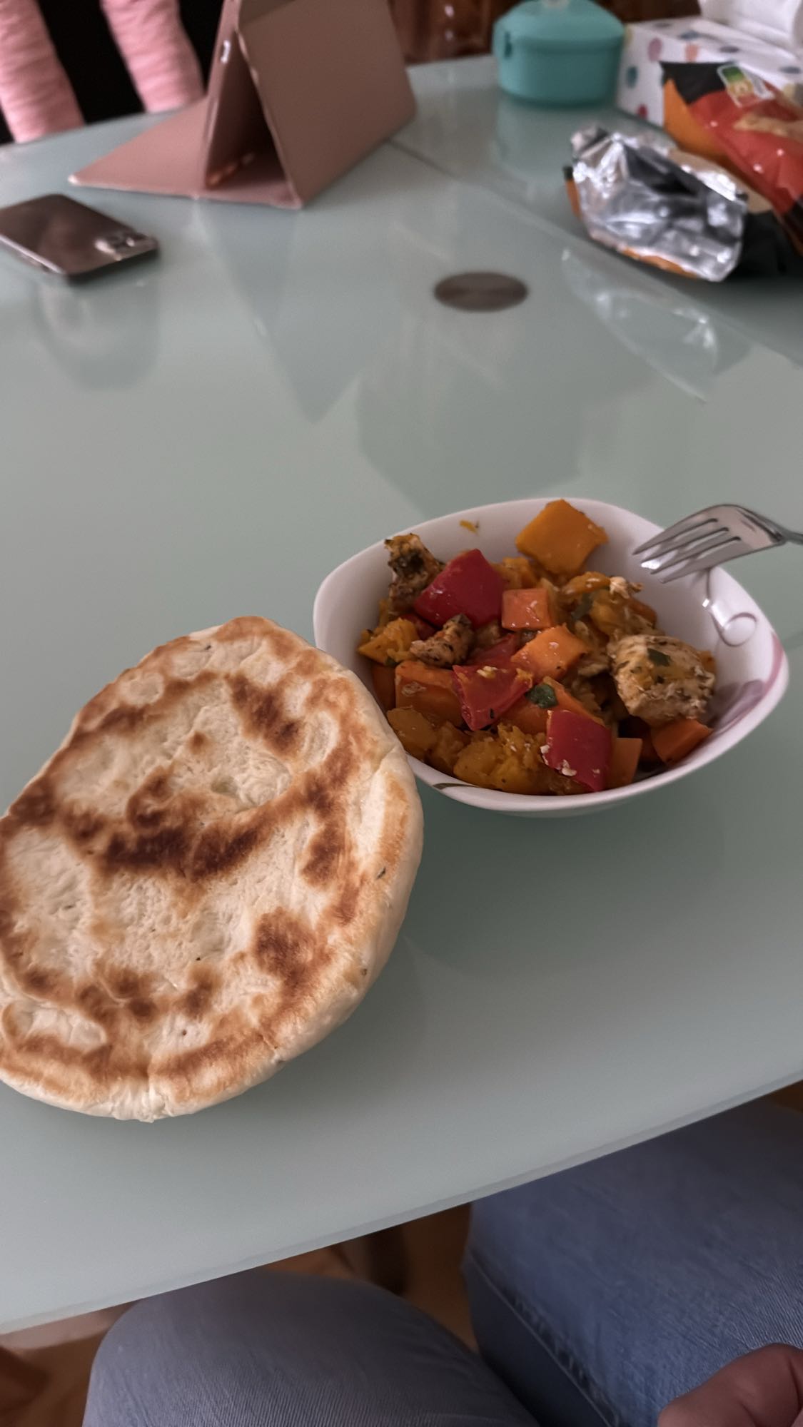 Gegrilltes Gemüse mit Brot