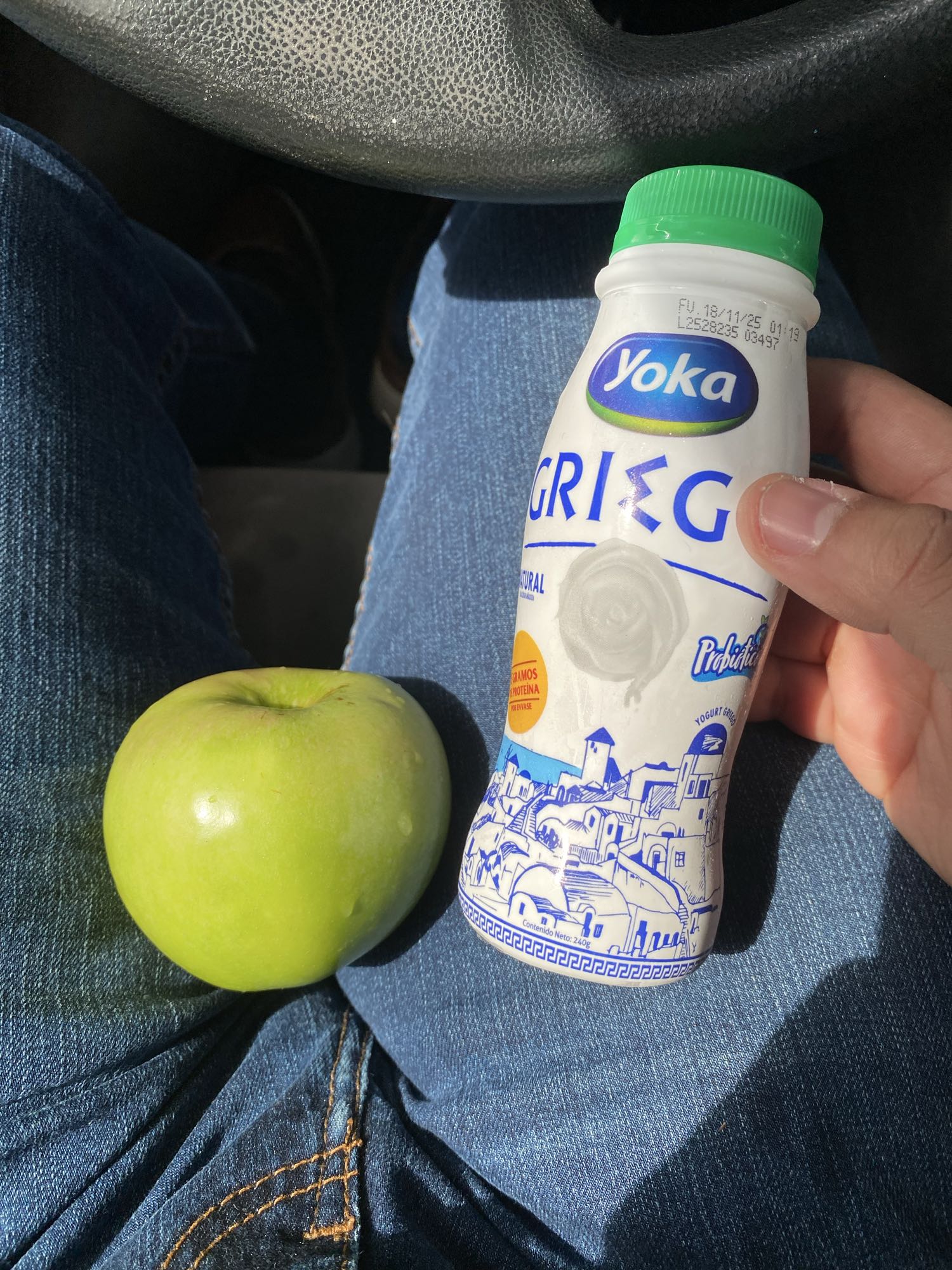 Manzana y yogur griego