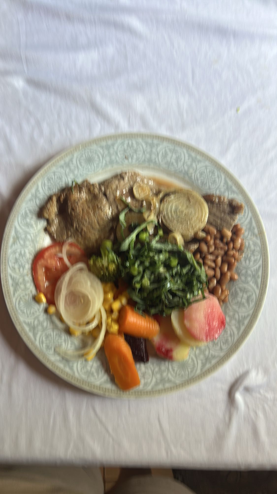 Prato com carne e legumes