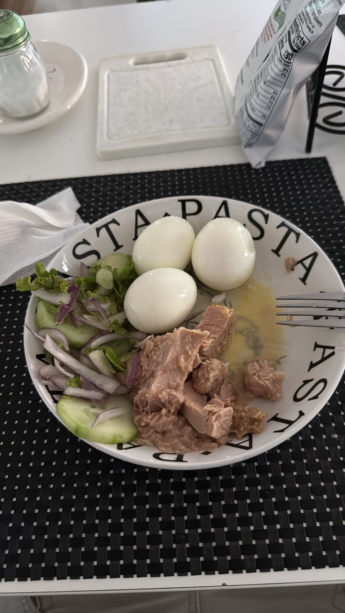 Ensalada de atún y huevo