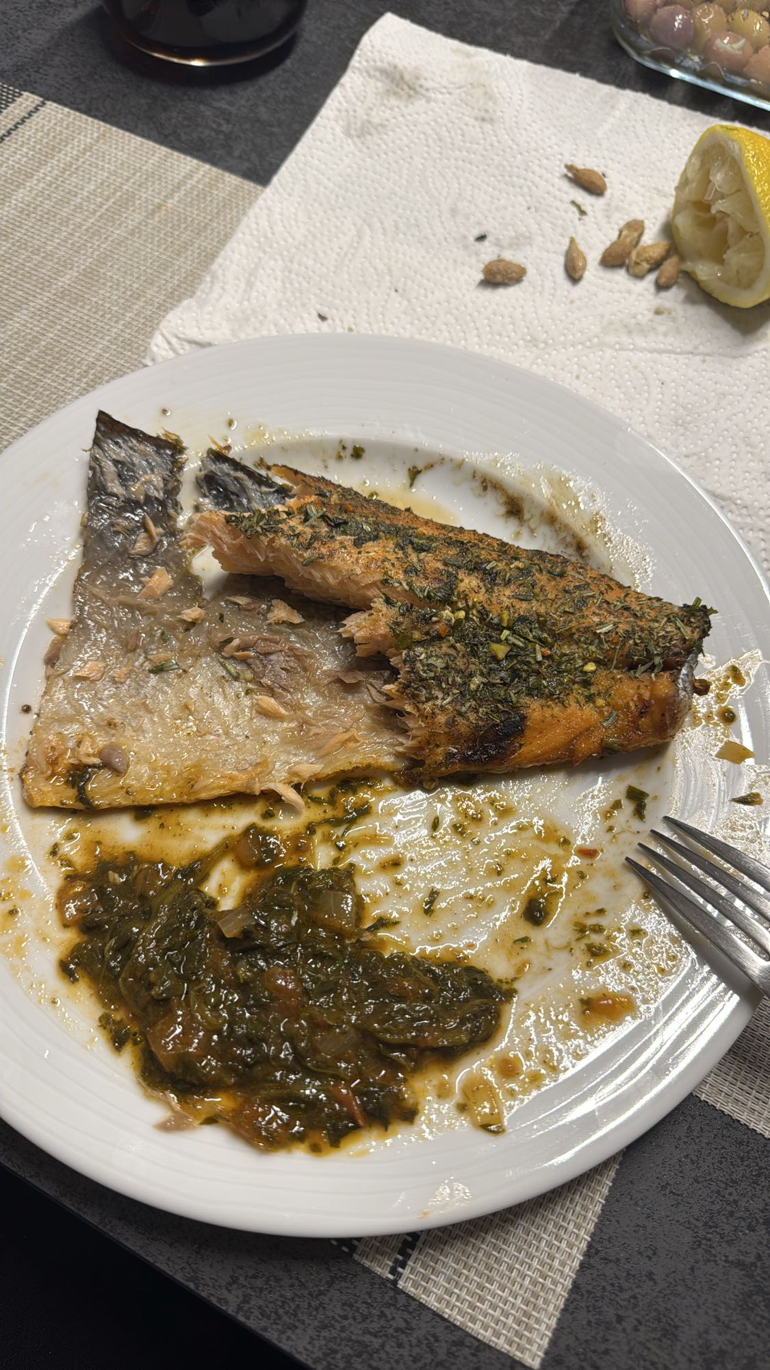 Gebratener Lachs mit Kräutern