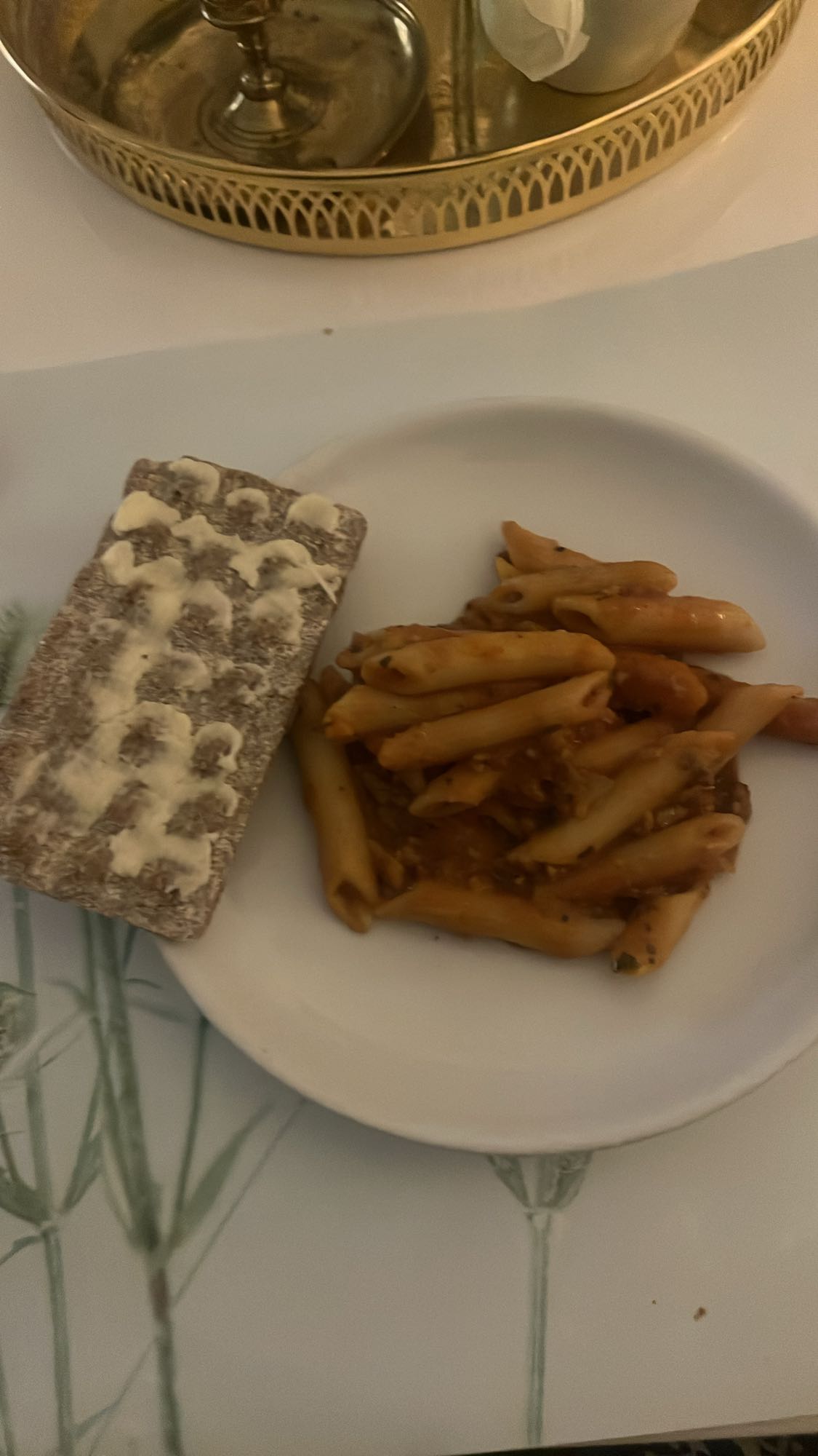 Pasta med knäckebröd