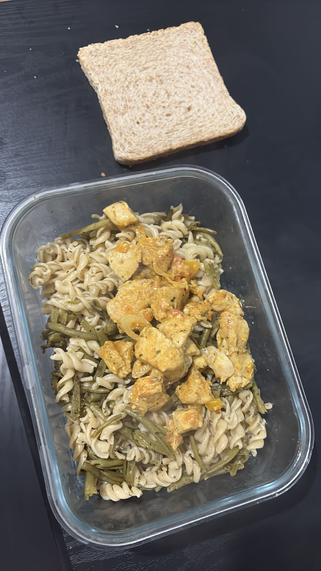 Pâtes au poulet et haricots