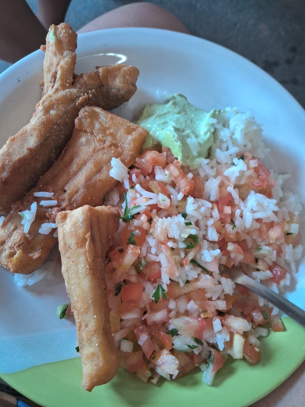 Peixe frito com arroz