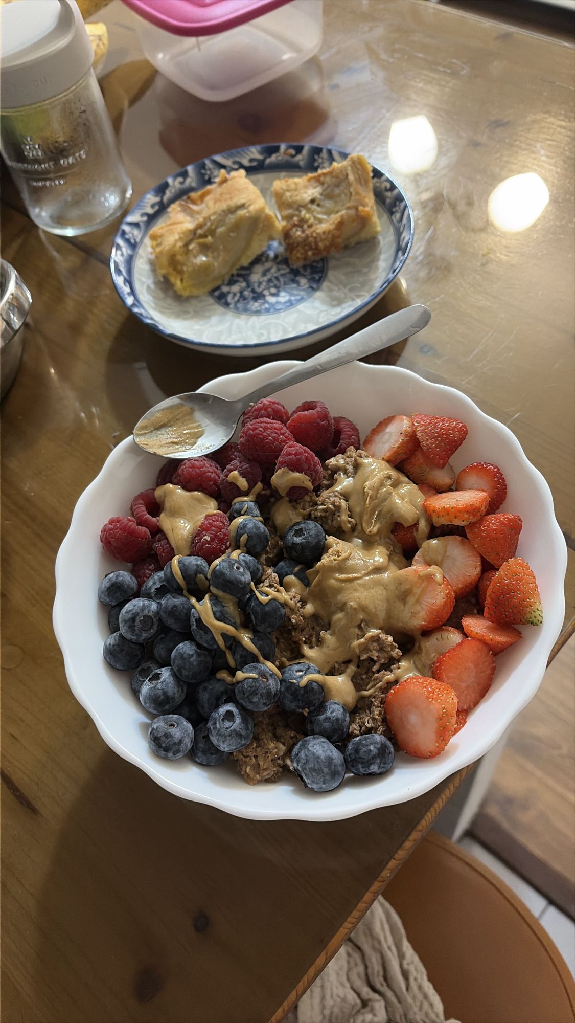 Terci de ovăz proteic cu fructe și plăcintă low carb