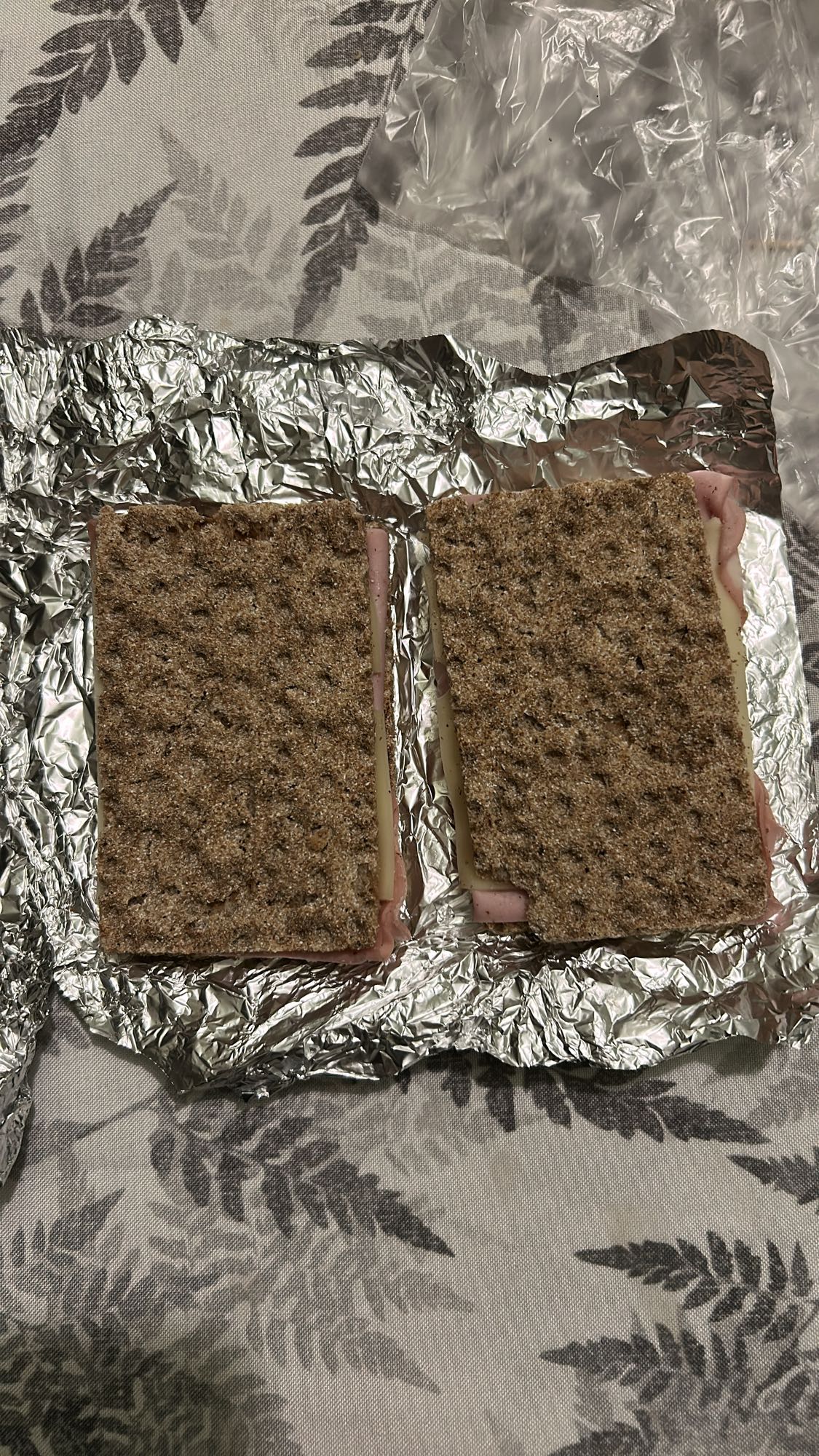 Sandviș cu pâine crocantă