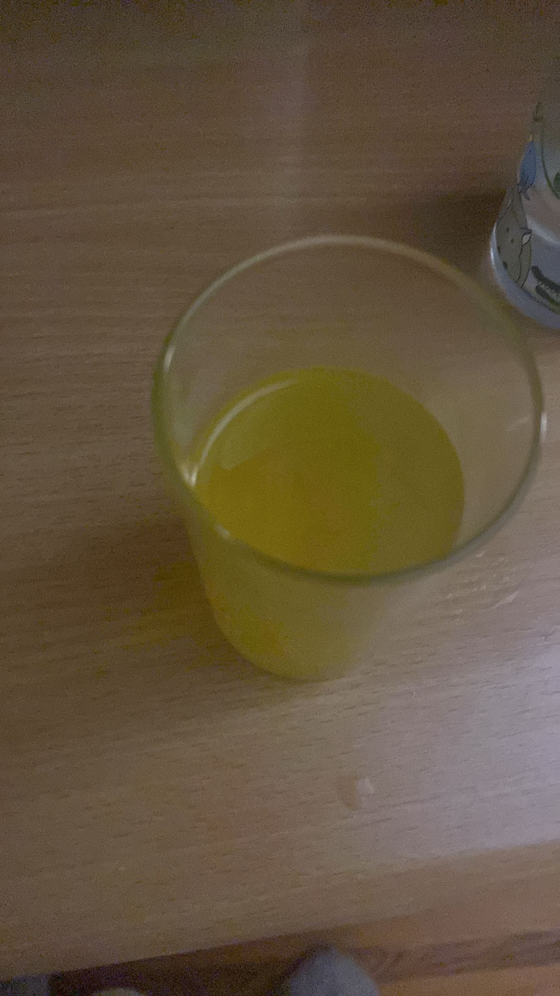 szklanka soku pomarańczowego