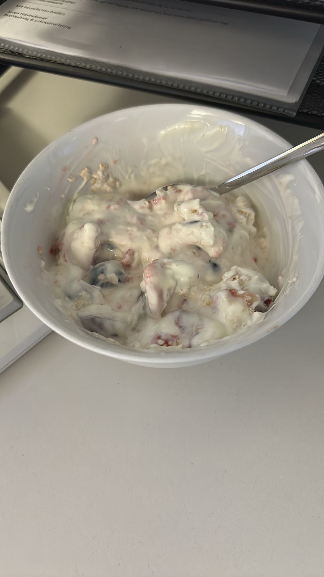 Joghurt mit Obst & Hafer